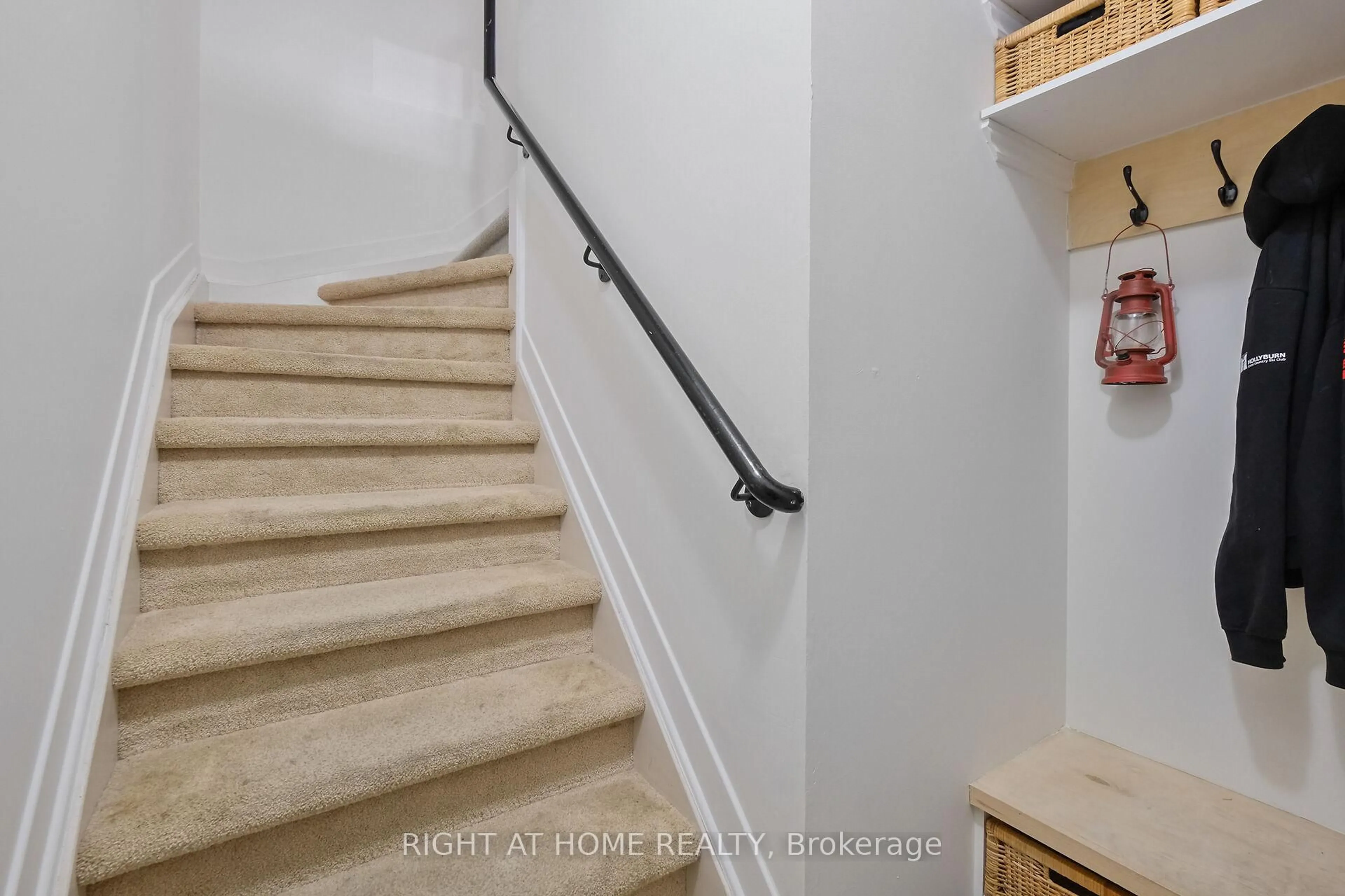 Stairs for 19 Tuscan Private, Ottawa Ontario K1R 1C6