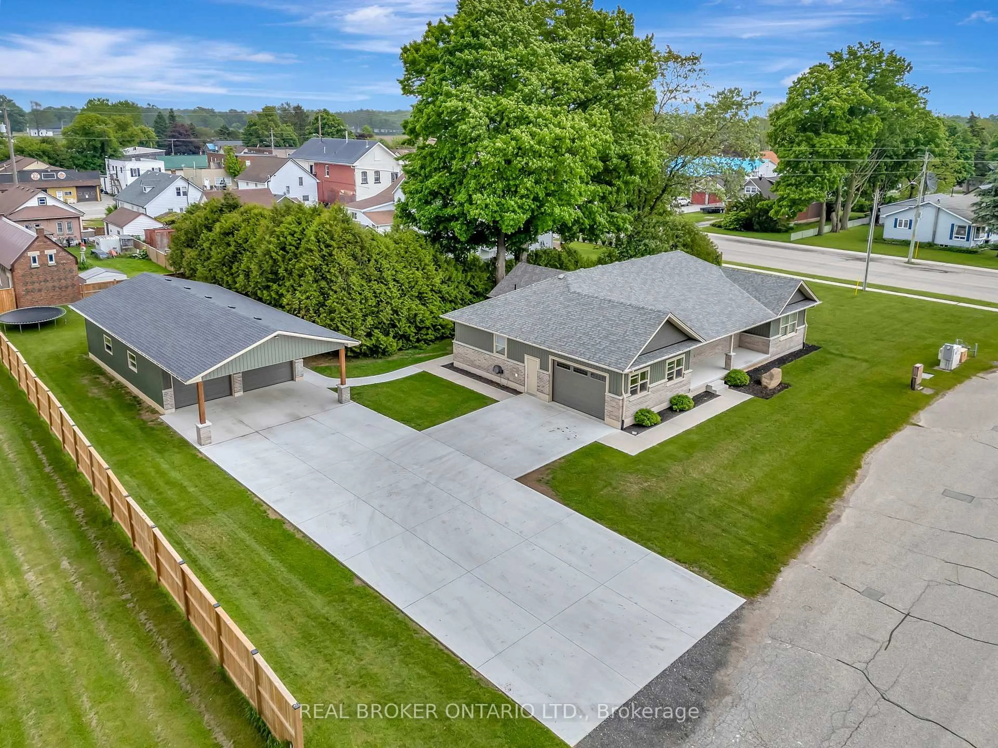 A pic from outside/outdoor area/front of a property/back of a property/a pic from drone, unknown for 12 Albert St, Norfolk Ontario N5V 2L8