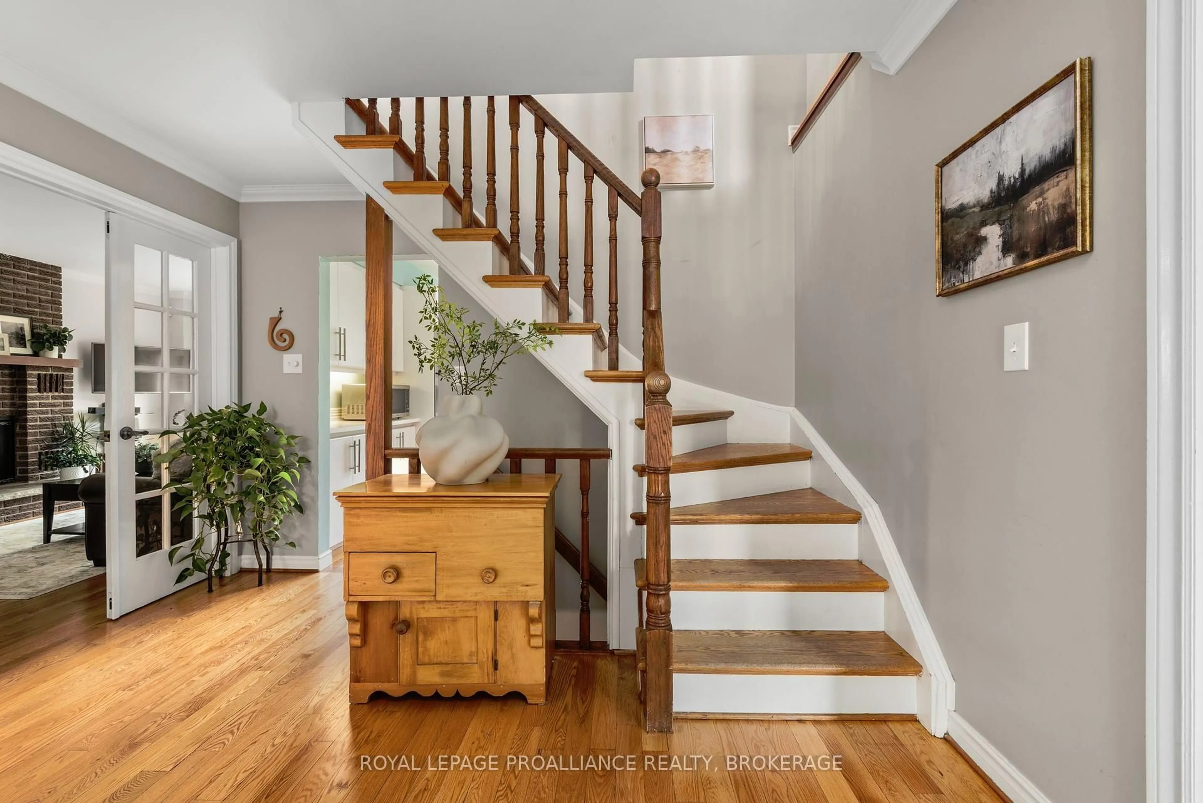 Stairs for 11 Glenwood Crt, Kingston Ontario K7M 7G1