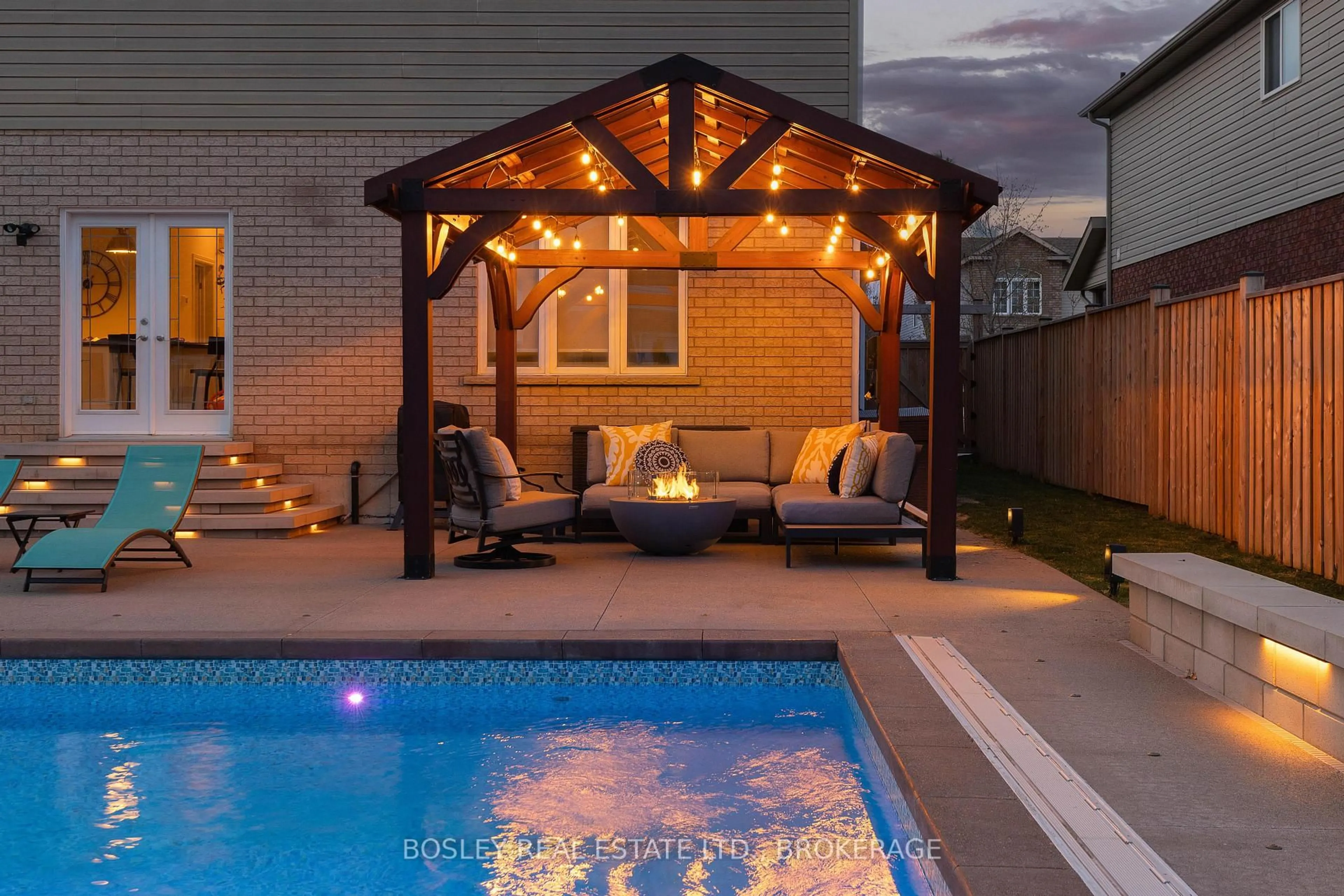 Patio, unknown for 8 Damson St, St. Catharines Ontario L2S 4B2