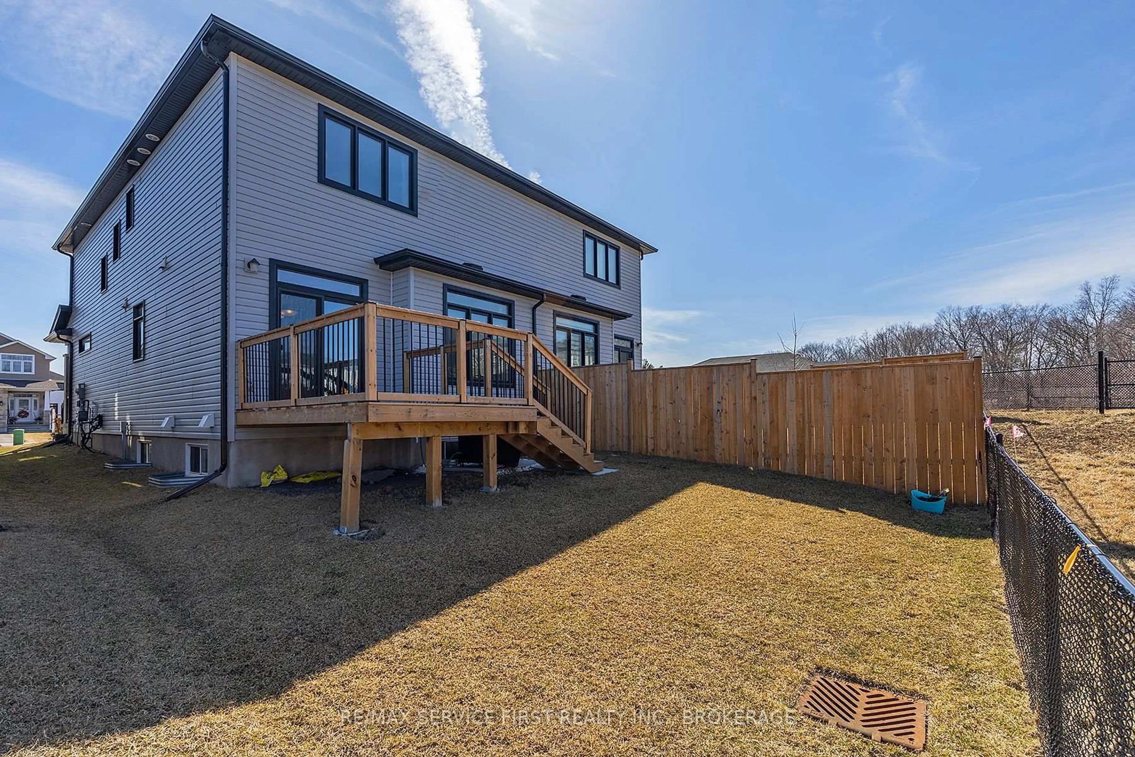 A pic from outside/outdoor area/front of a property/back of a property/a pic from drone, unknown for 1662 Brookedayle Ave, Kingston Ontario K7P 0S9