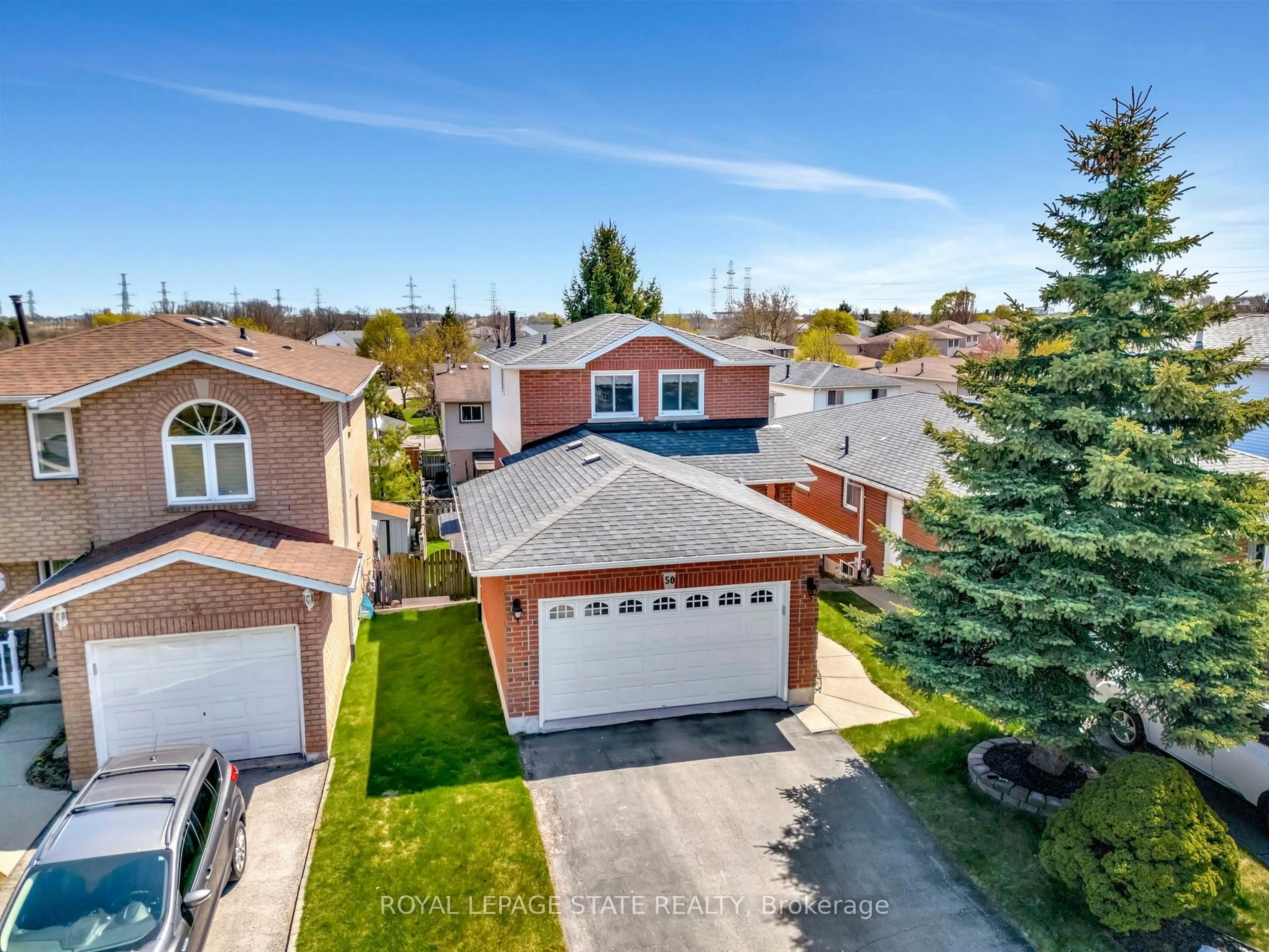 A pic from outside/outdoor area/front of a property/back of a property/a pic from drone, street for 50 Ossington Dr, Hamilton Ontario L8W 3S4