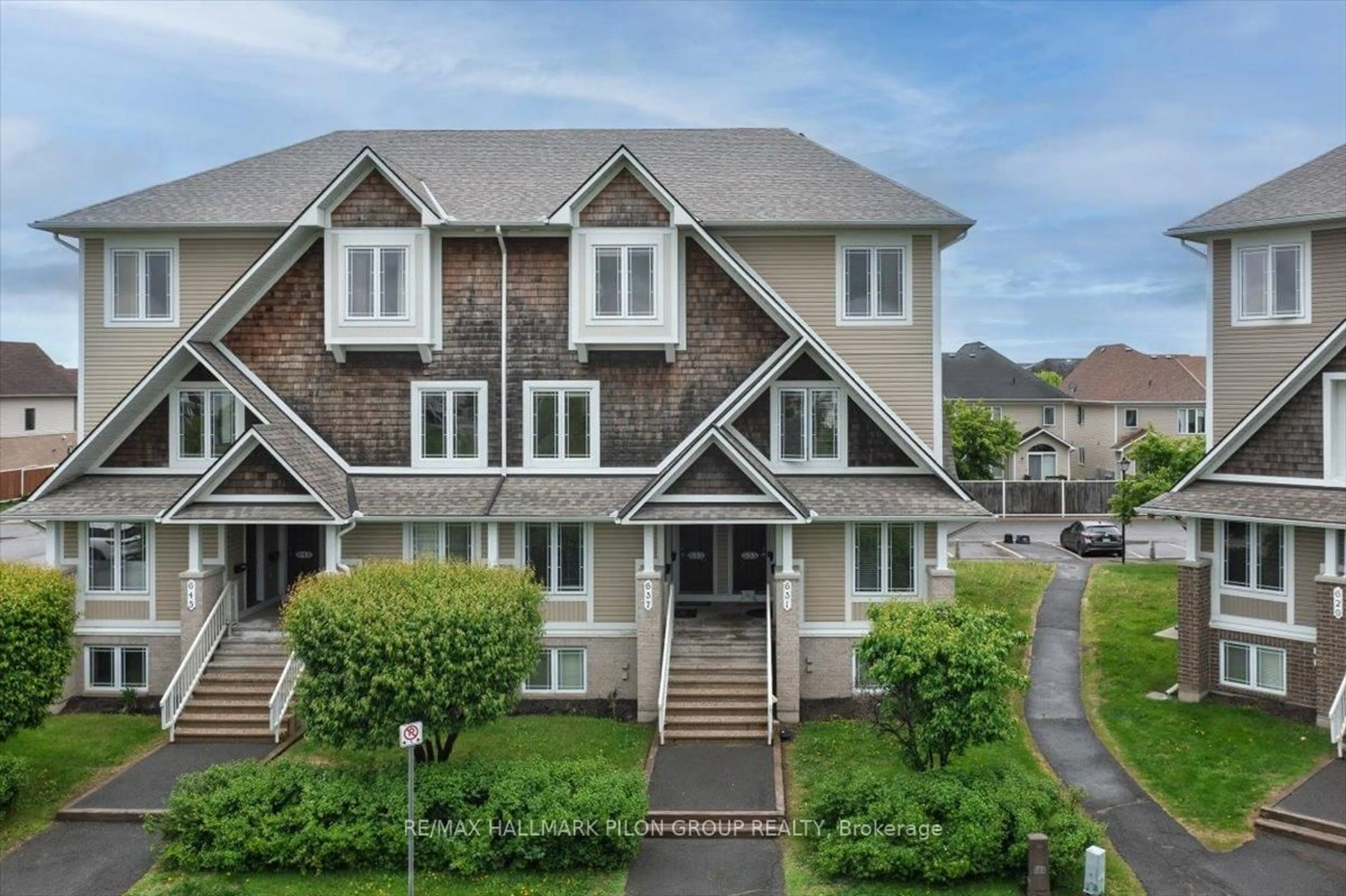 A pic from outside/outdoor area/front of a property/back of a property/a pic from drone, unknown for 635 Lakeridge Dr, Ottawa Ontario K4A 0H4