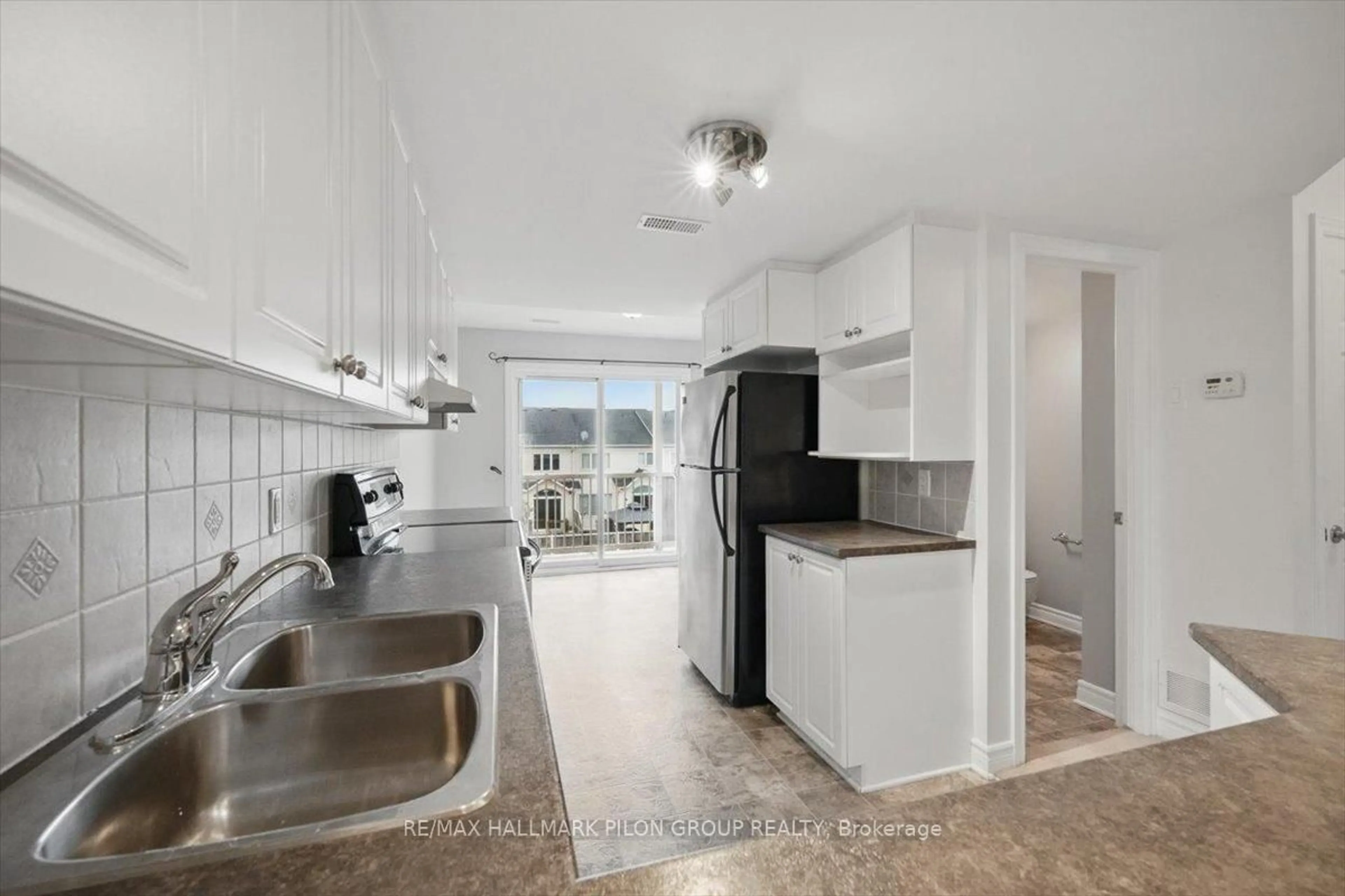 Standard kitchen, unknown for 635 Lakeridge Dr, Ottawa Ontario K4A 0H4