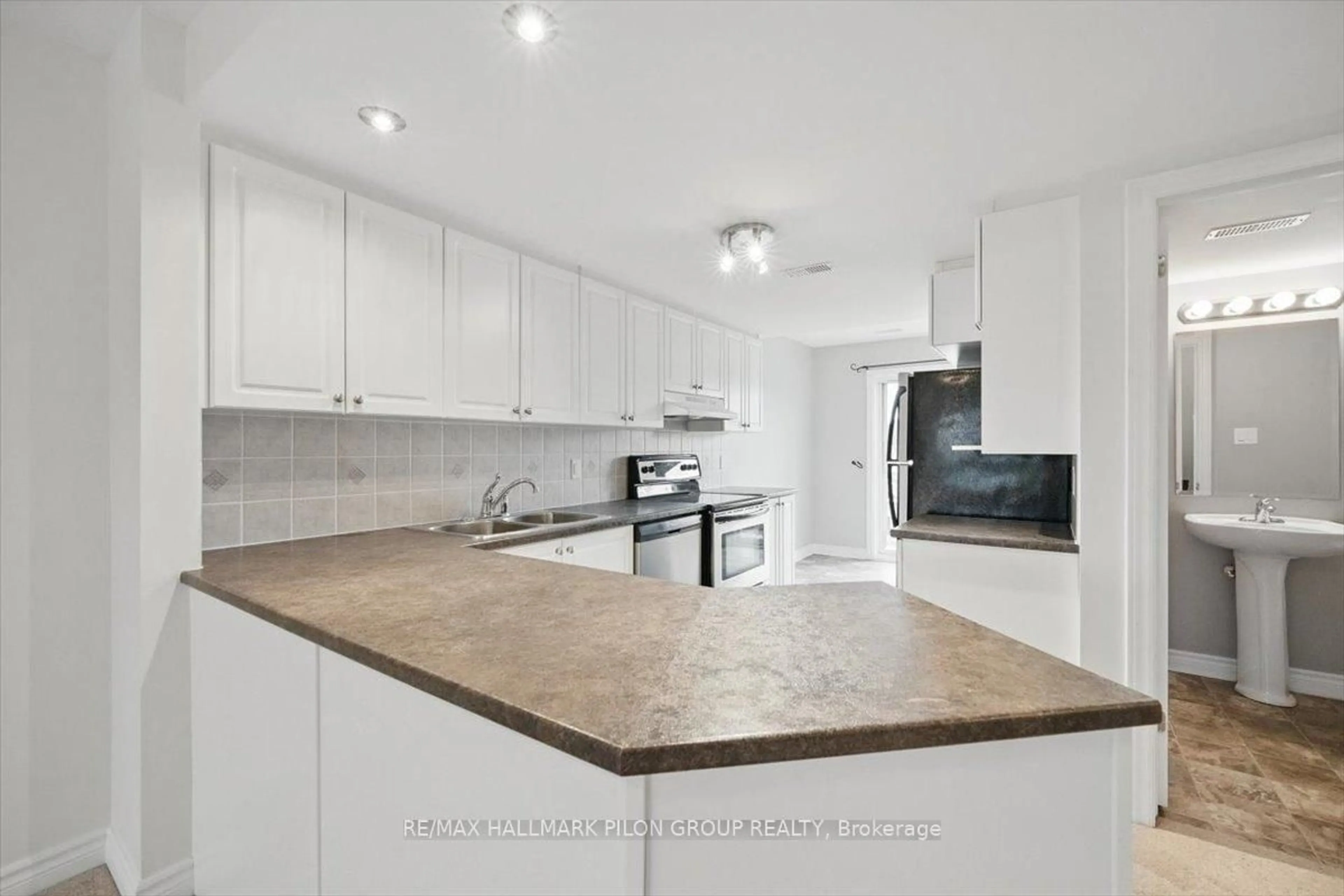 Standard kitchen, unknown for 635 Lakeridge Dr, Ottawa Ontario K4A 0H4
