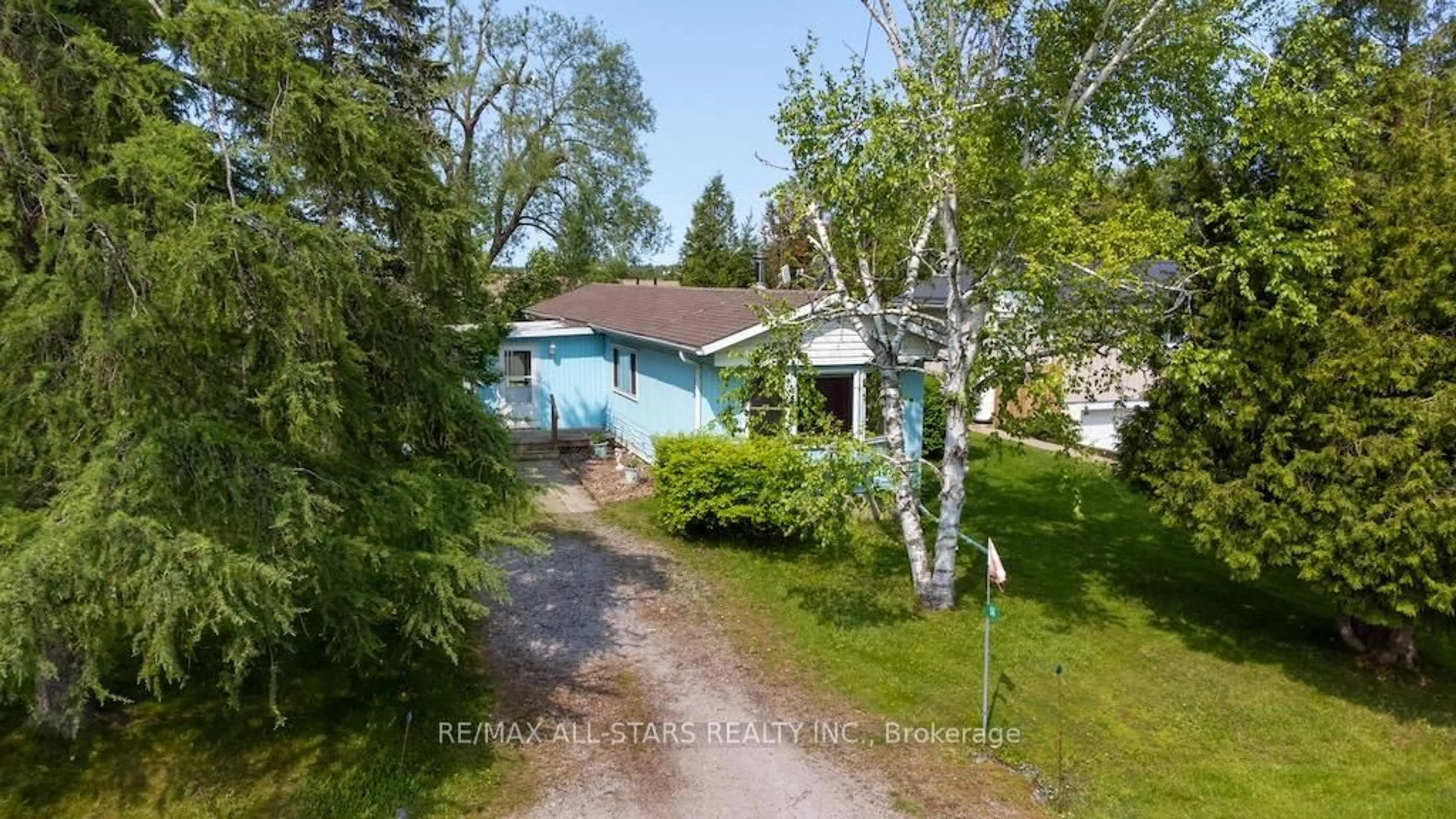A pic from outside/outdoor area/front of a property/back of a property/a pic from drone, street for 14 Hill St, Kawartha Lakes Ontario K9V 4R1