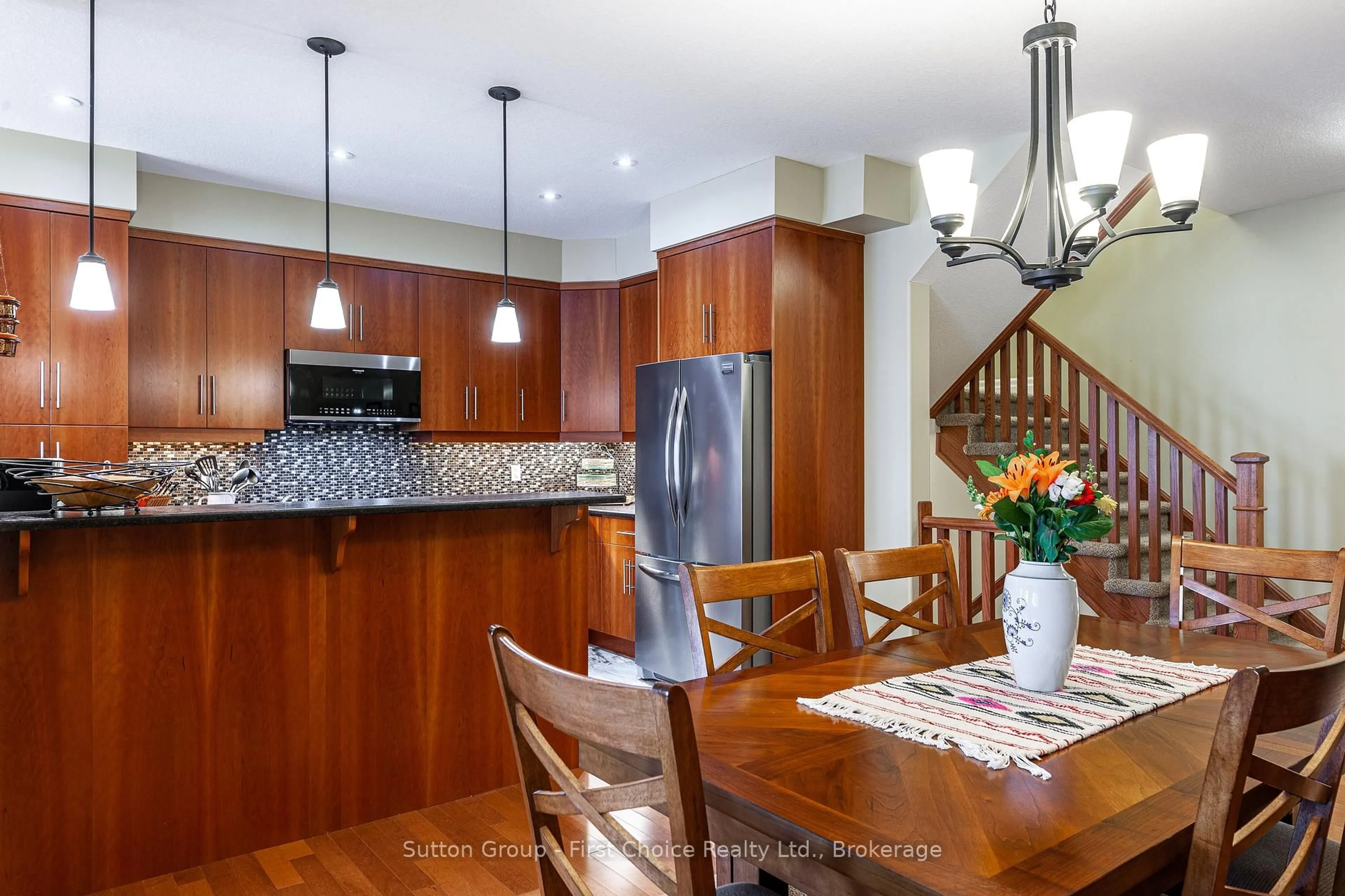 Open concept kitchen, unknown for 138 Oak Park Dr, Waterloo Ontario N2K 0B3
