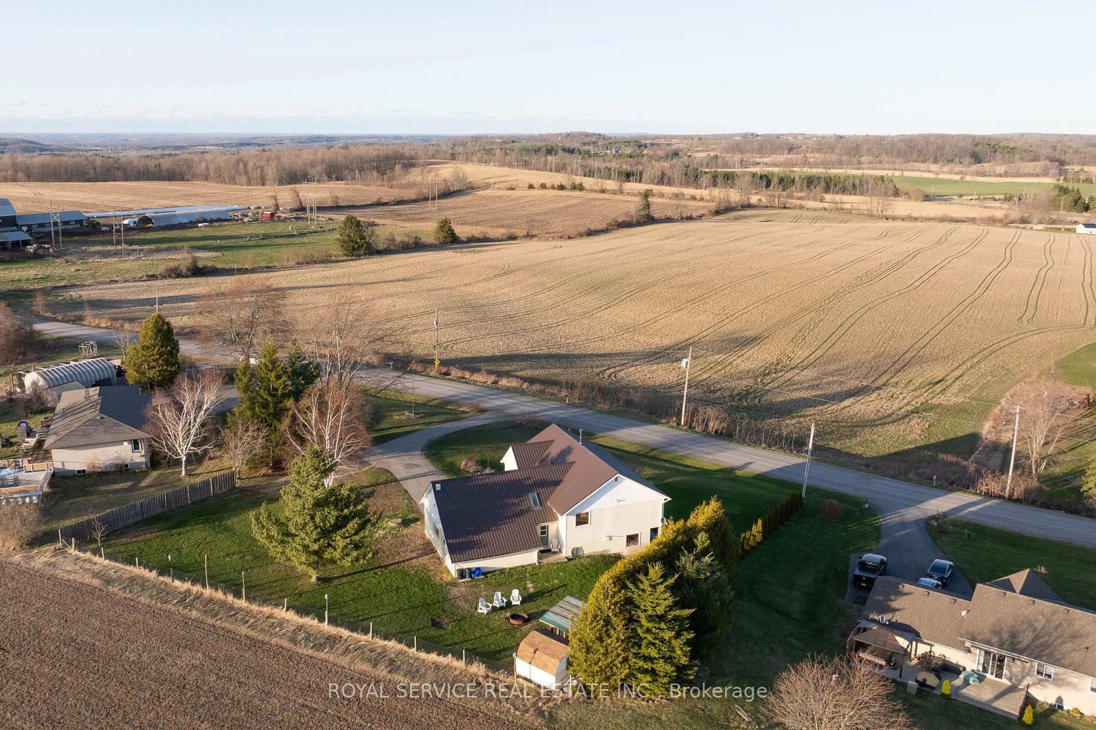 A pic from outside/outdoor area/front of a property/back of a property/a pic from drone, unknown for 344 Richmond St, Brighton Ontario K0K 1H0