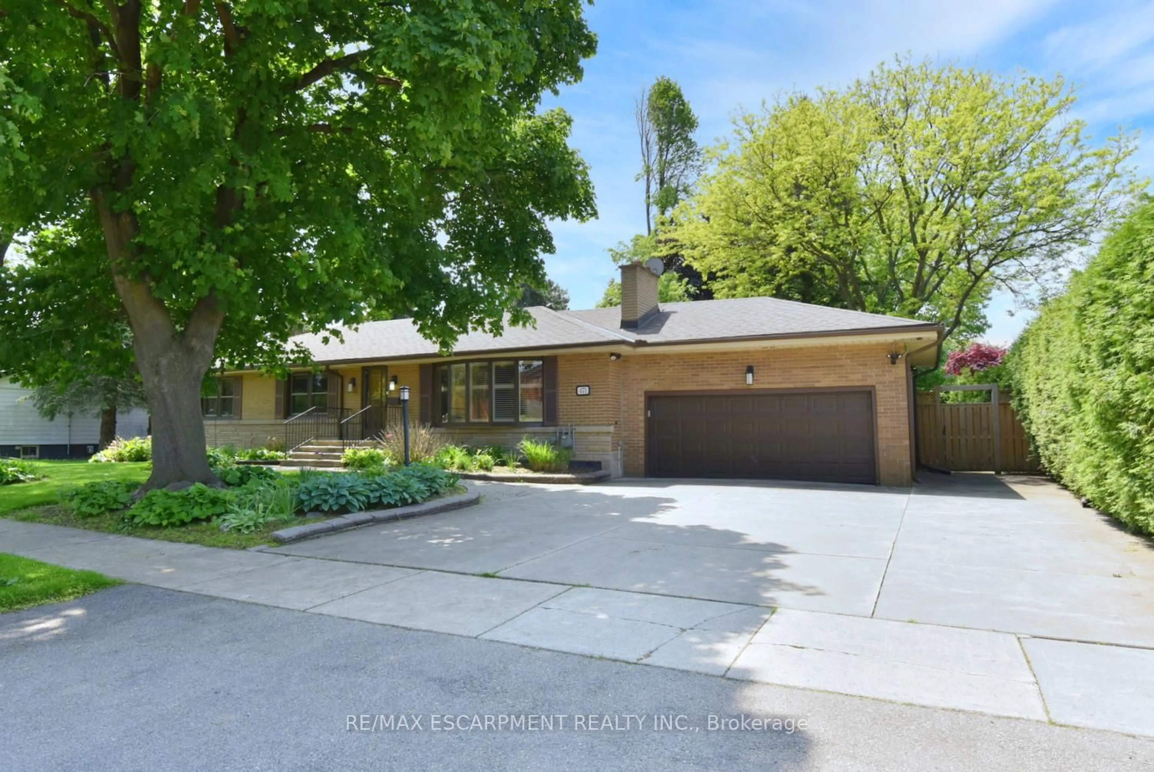 Home with brick exterior material, street for 471 Stone Church Rd, Hamilton Ontario L9B 1R7