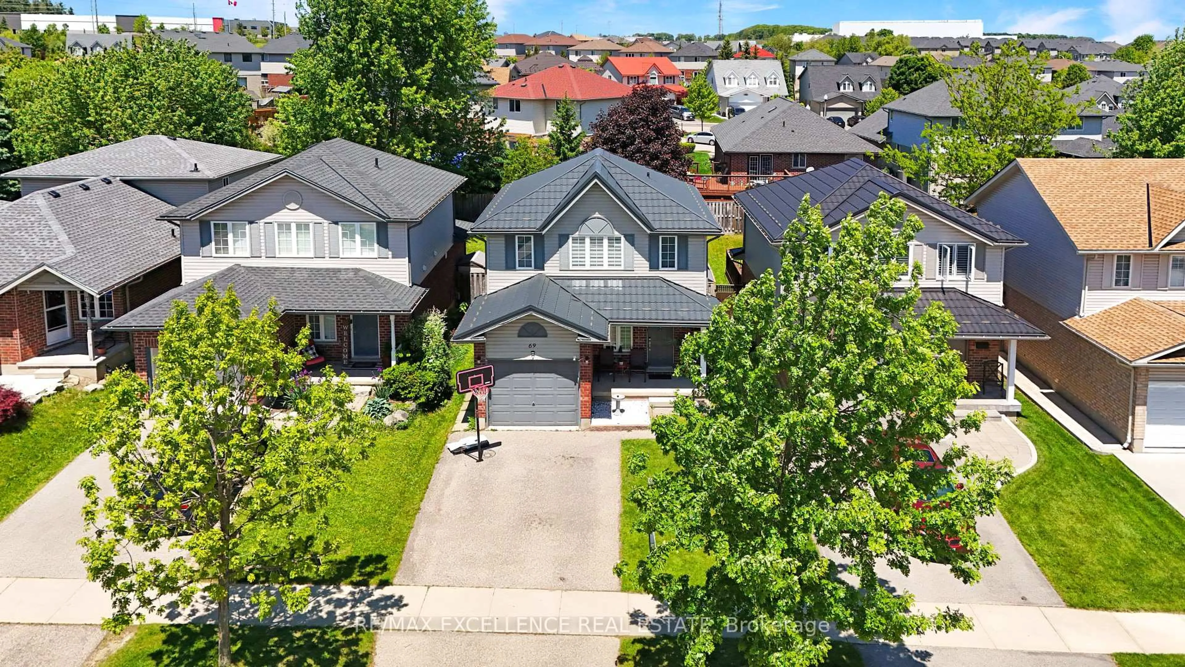 A pic from outside/outdoor area/front of a property/back of a property/a pic from drone, street for 69 Rush Meadow St, Kitchener Ontario N2R 1T2