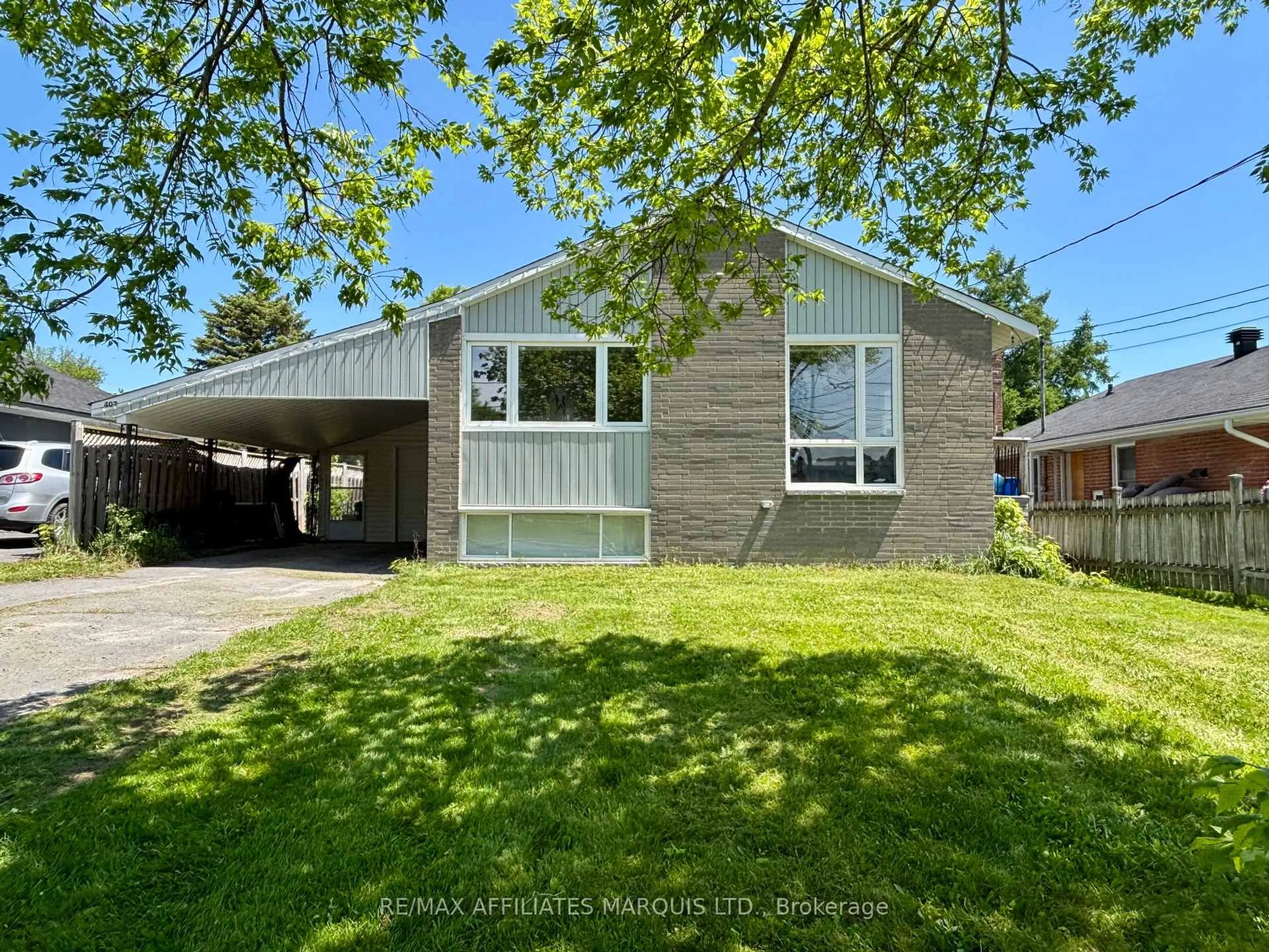 A pic from outside/outdoor area/front of a property/back of a property/a pic from drone, street for 407 Susan Ave, Cornwall Ontario K6J 2E1