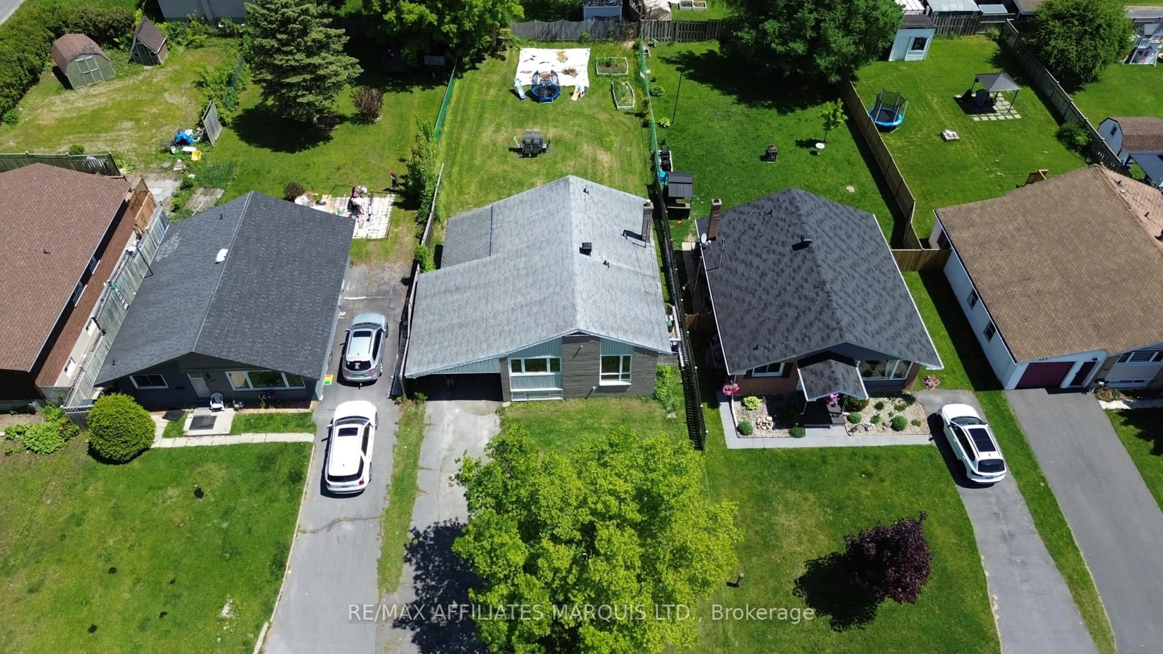 A pic from outside/outdoor area/front of a property/back of a property/a pic from drone, street for 407 Susan Ave, Cornwall Ontario K6J 2E1