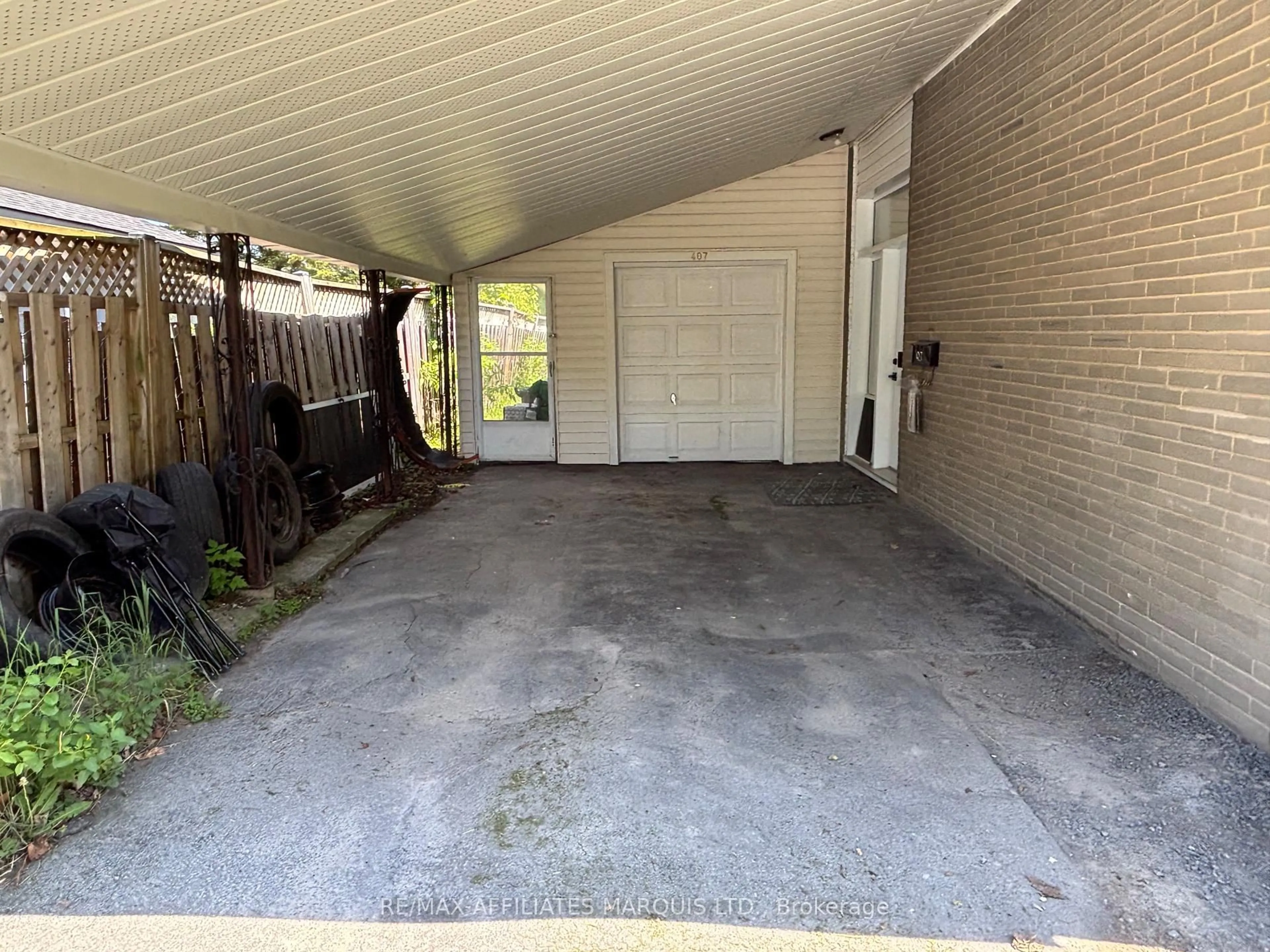 Indoor garage for 407 Susan Ave, Cornwall Ontario K6J 2E1
