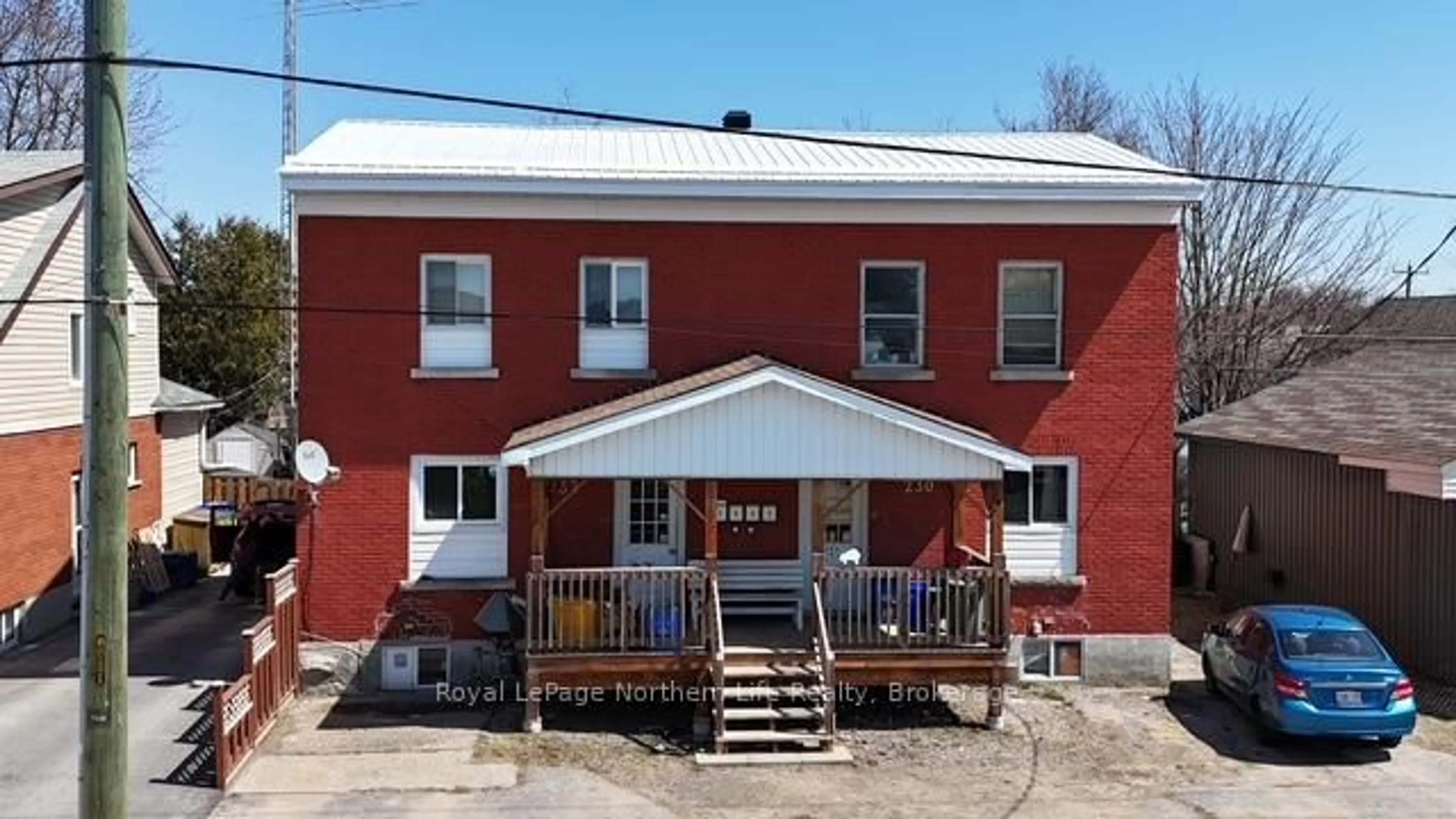 Patio, building for 230-232 Fifth Ave, North Bay Ontario P1B 3N6