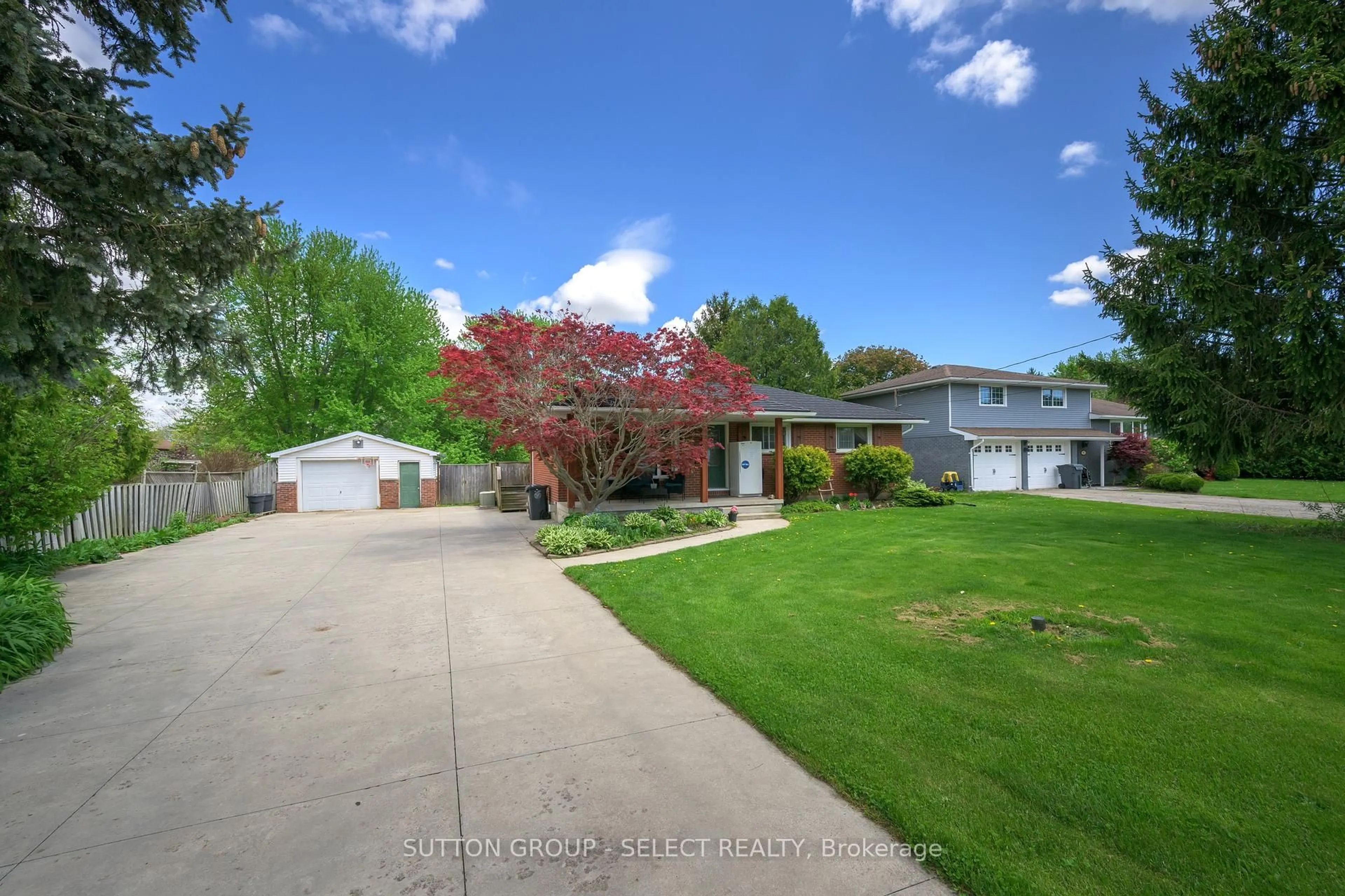 A pic from outside/outdoor area/front of a property/back of a property/a pic from drone, street for 108 Coulter Ave, St. Thomas Ontario N5R 5A7