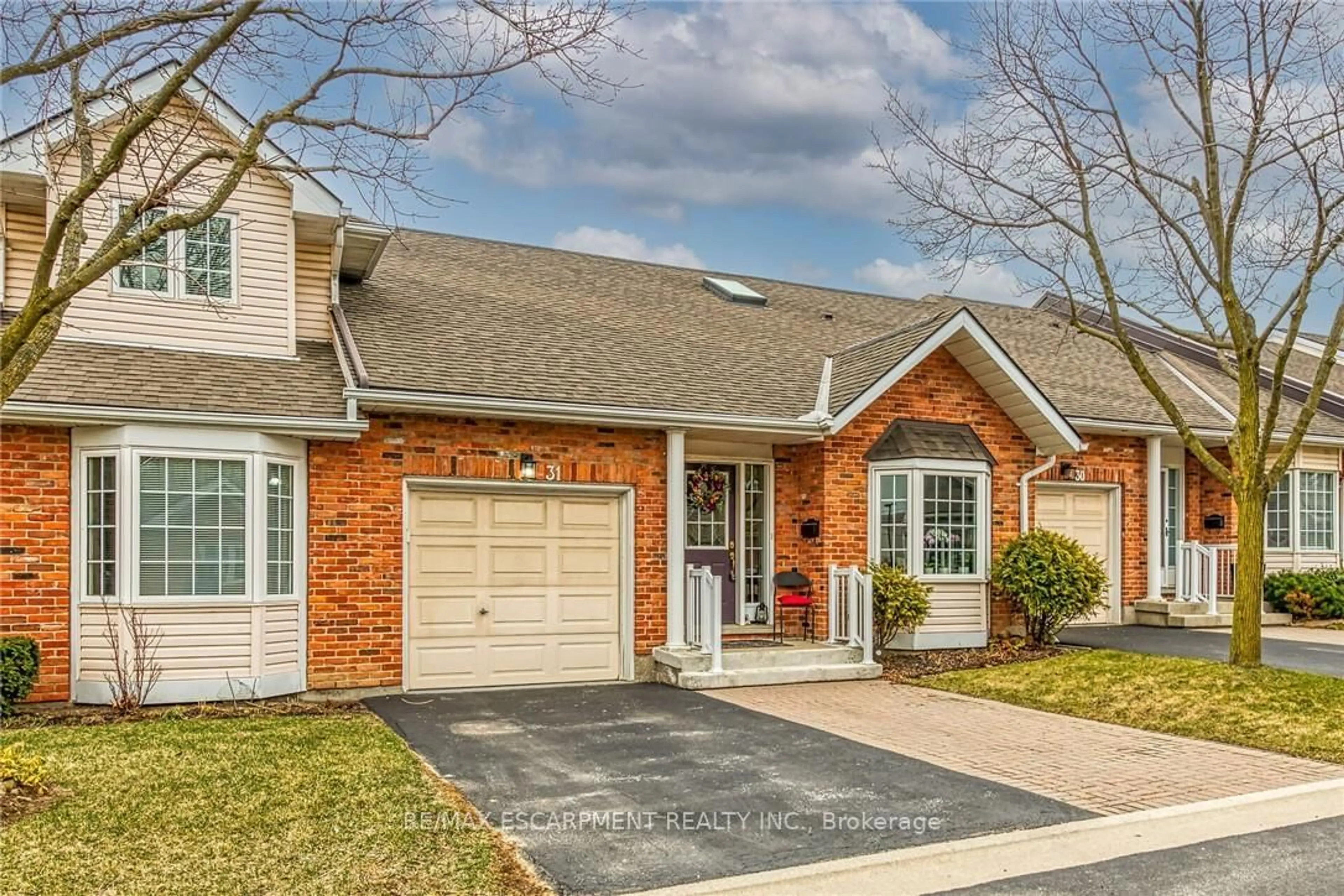 Home with brick exterior material, street for 810 Golf Links Rd #31, Hamilton Ontario L9K 1J7
