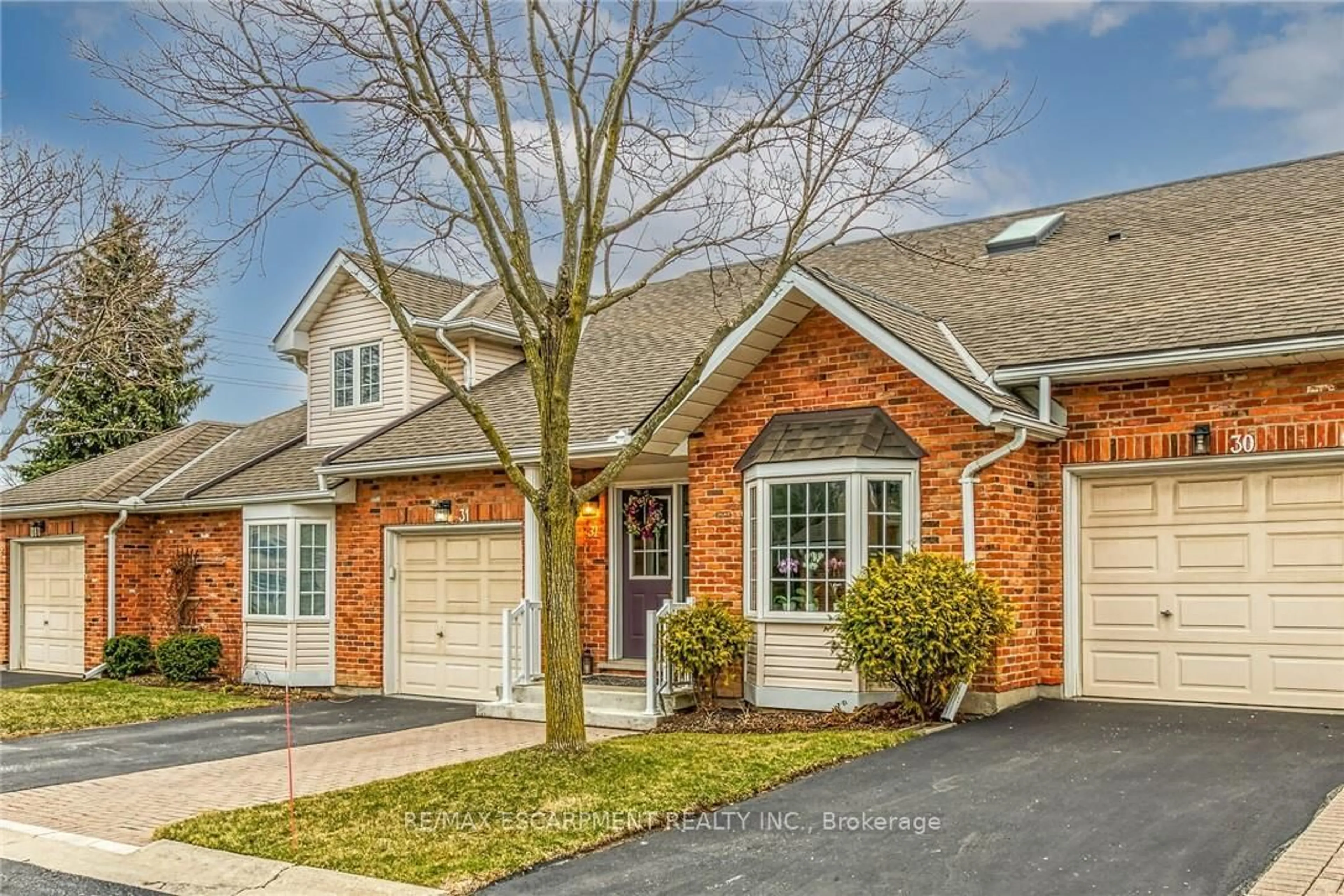 Home with brick exterior material, street for 810 Golf Links Rd #31, Hamilton Ontario L9K 1J7