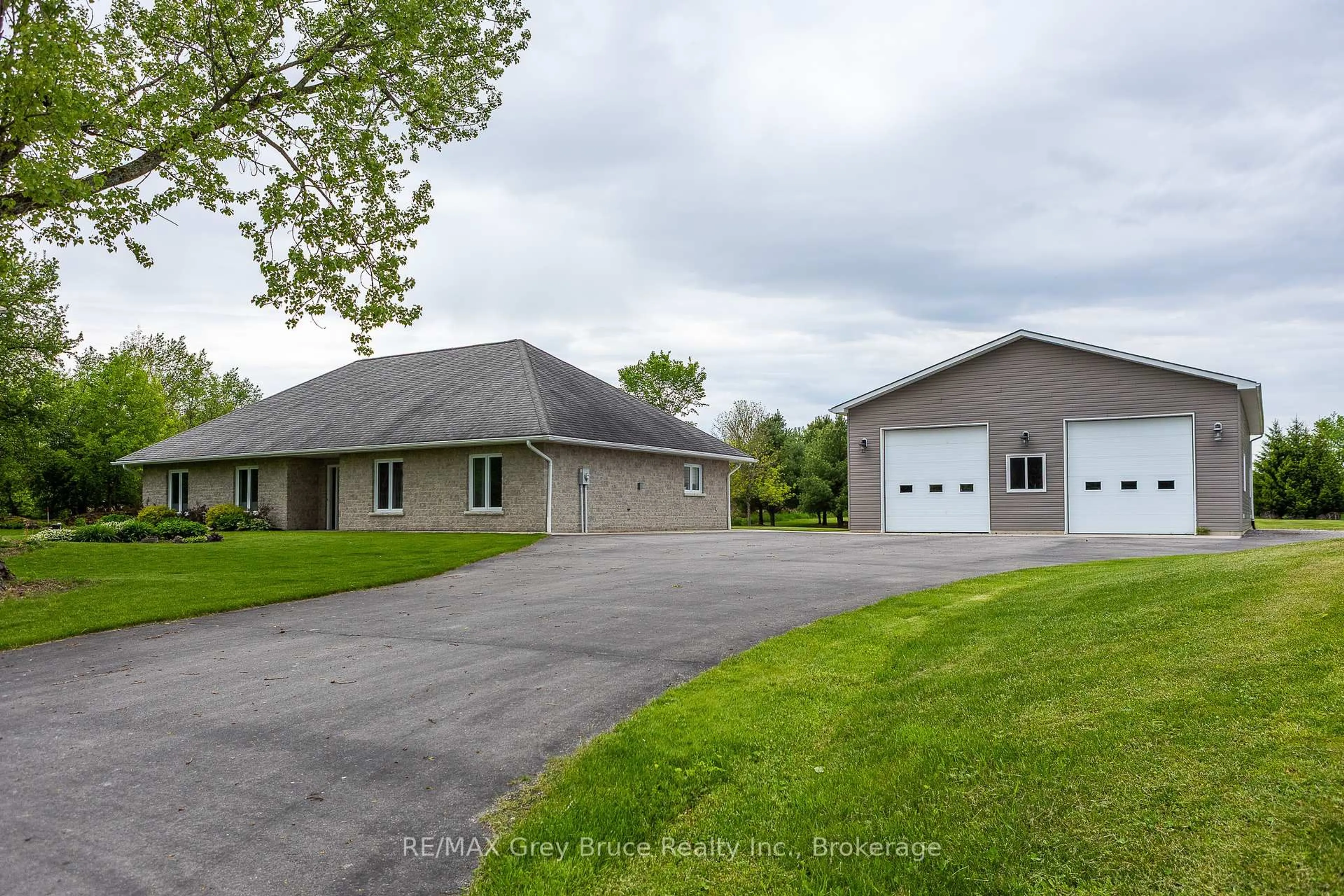 A pic from outside/outdoor area/front of a property/back of a property/a pic from drone, street for 200315 10 Sdrd, Georgian Bluffs Ontario N0H 2K0
