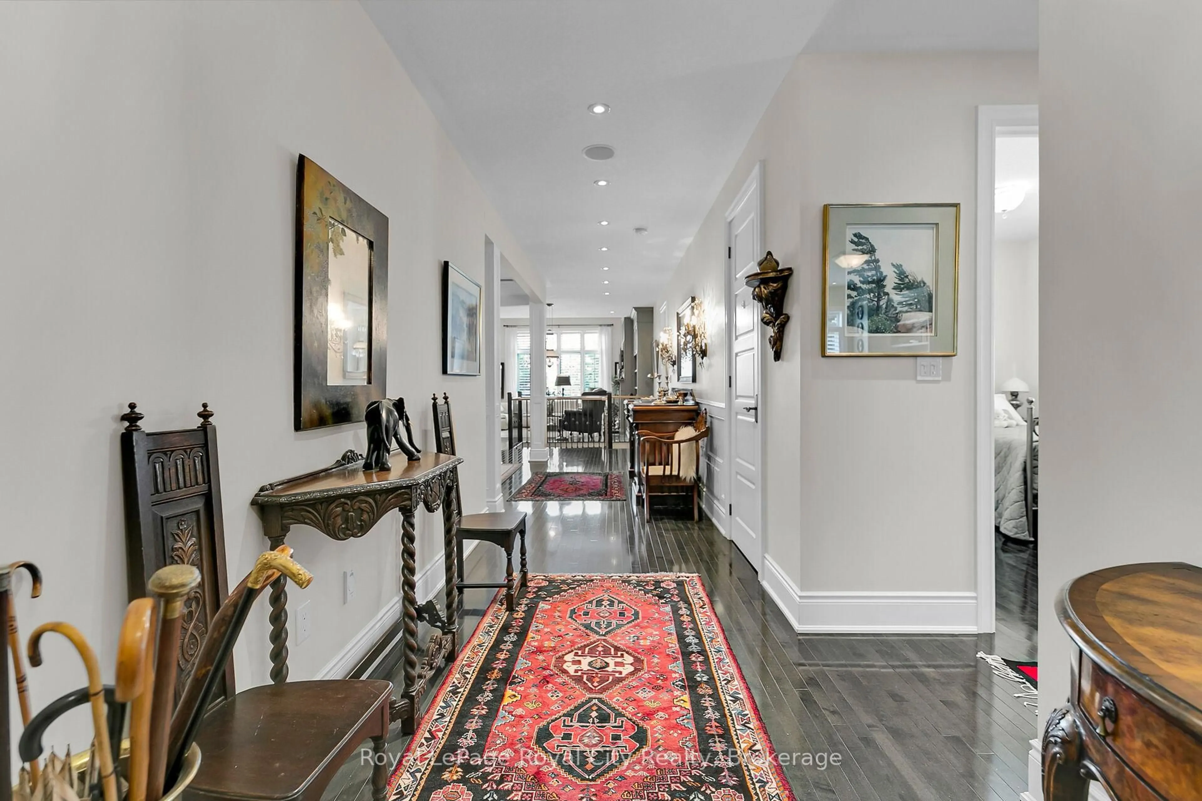 Indoor foyer for 54 Aberfoyle Mill Cres, Puslinch Ontario N1H 6H9