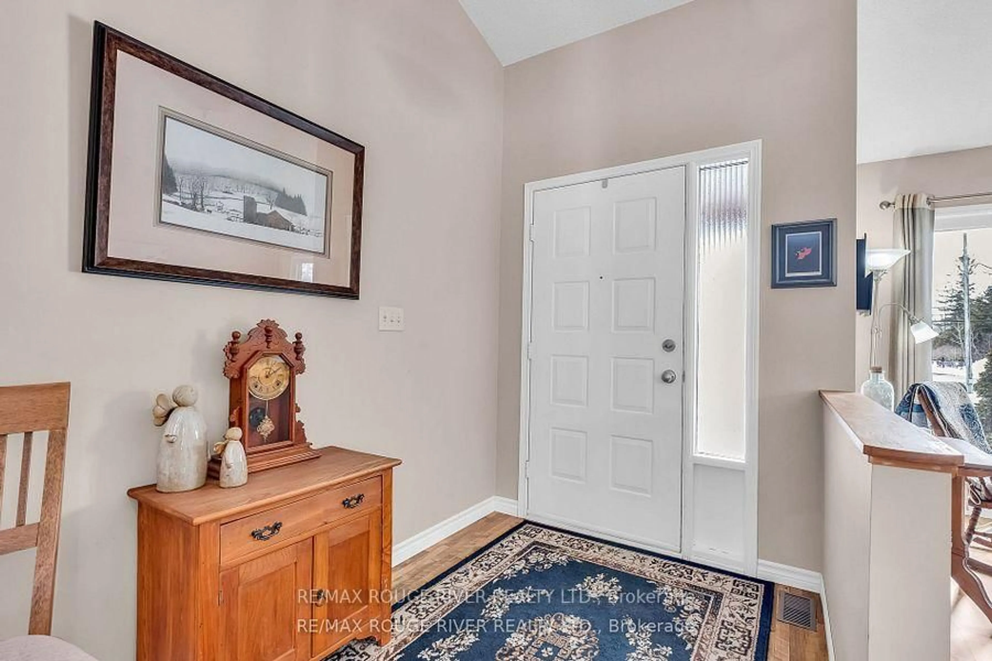 Indoor entryway for 450 King St, Cobourg Ontario K9A 1M6