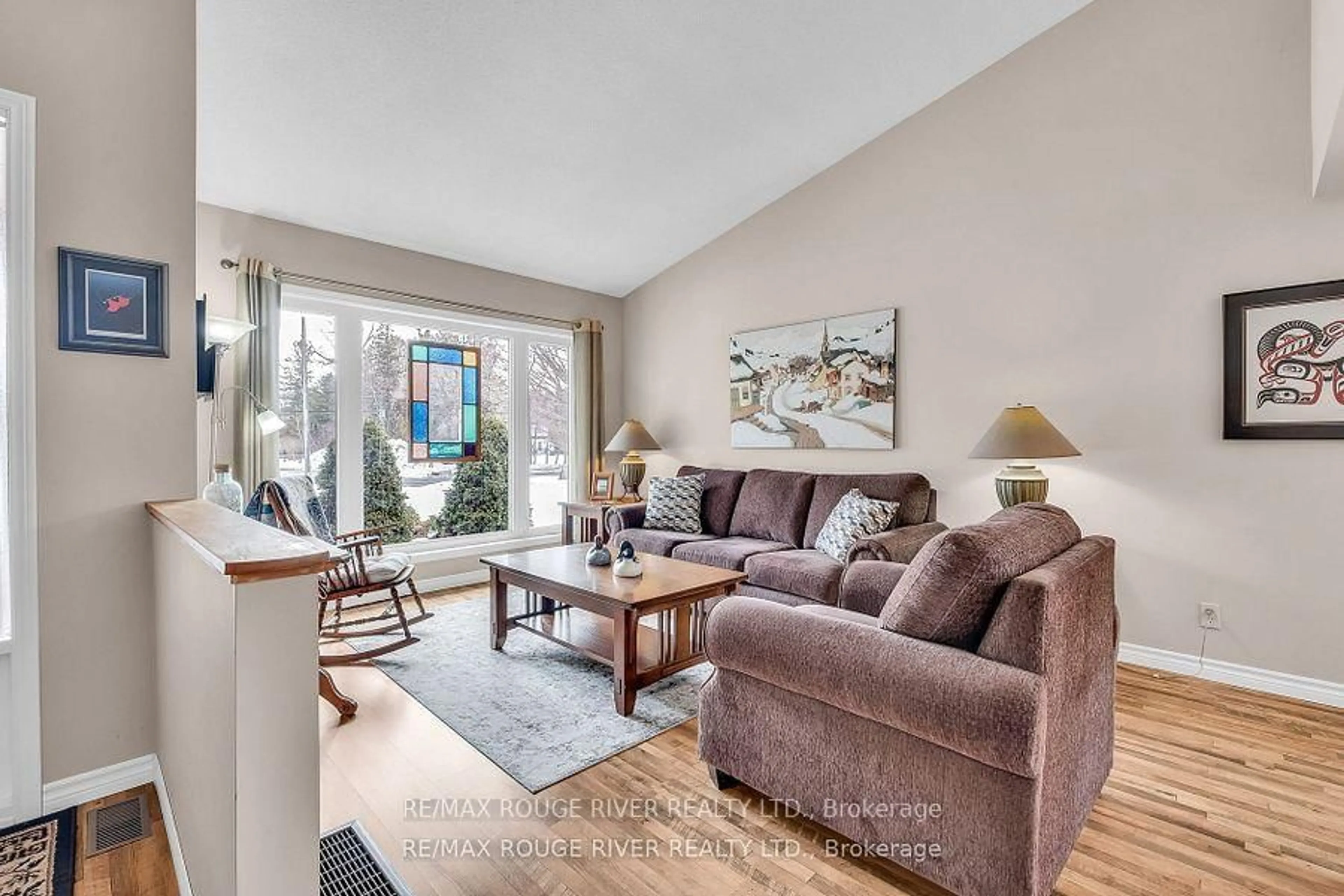 Living room with furniture, unknown for 450 King St, Cobourg Ontario K9A 1M6