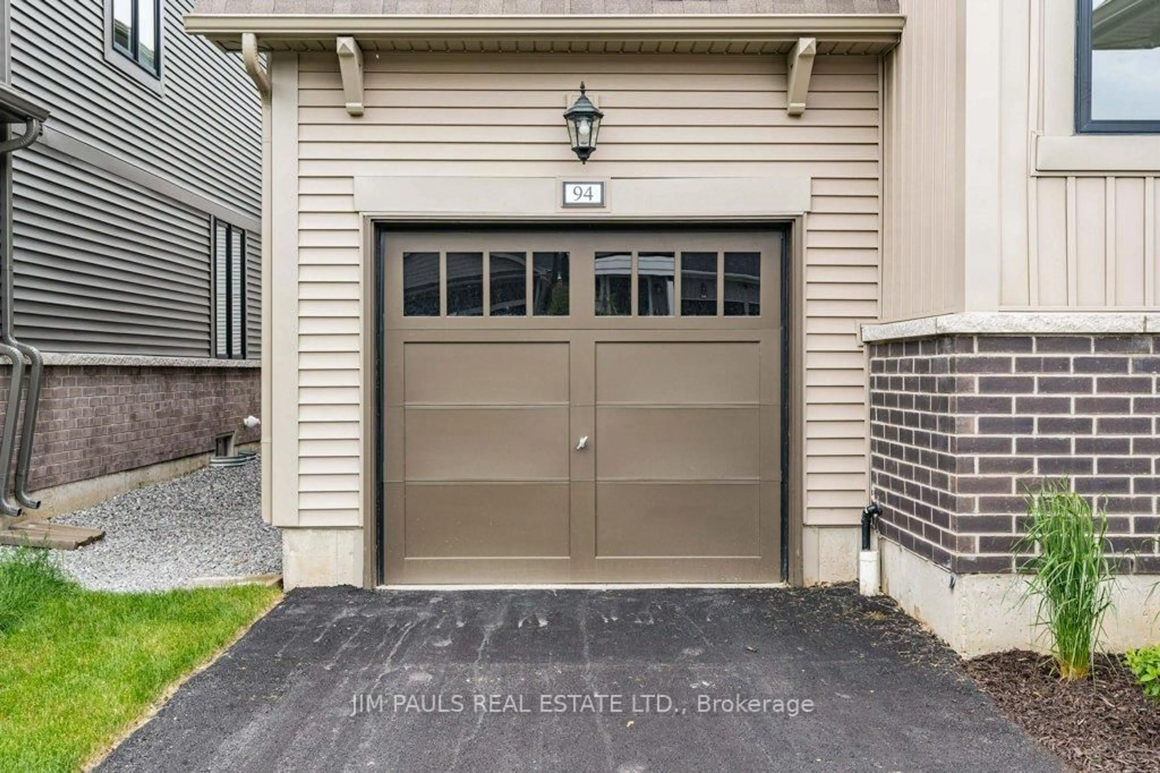 Indoor garage for 94 Marion St, Hamilton Ontario L0R 1W0
