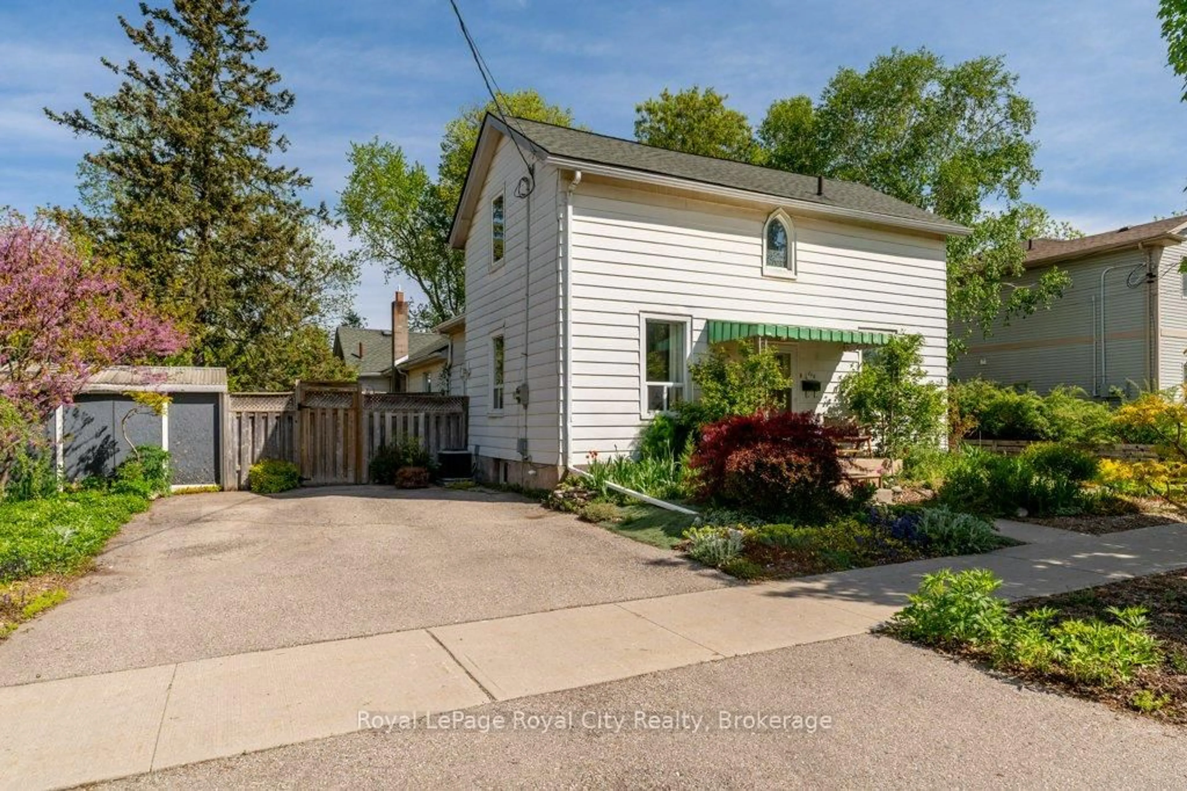 A pic from outside/outdoor area/front of a property/back of a property/a pic from drone, street for 110 York Rd, Guelph Ontario N1E 3E6