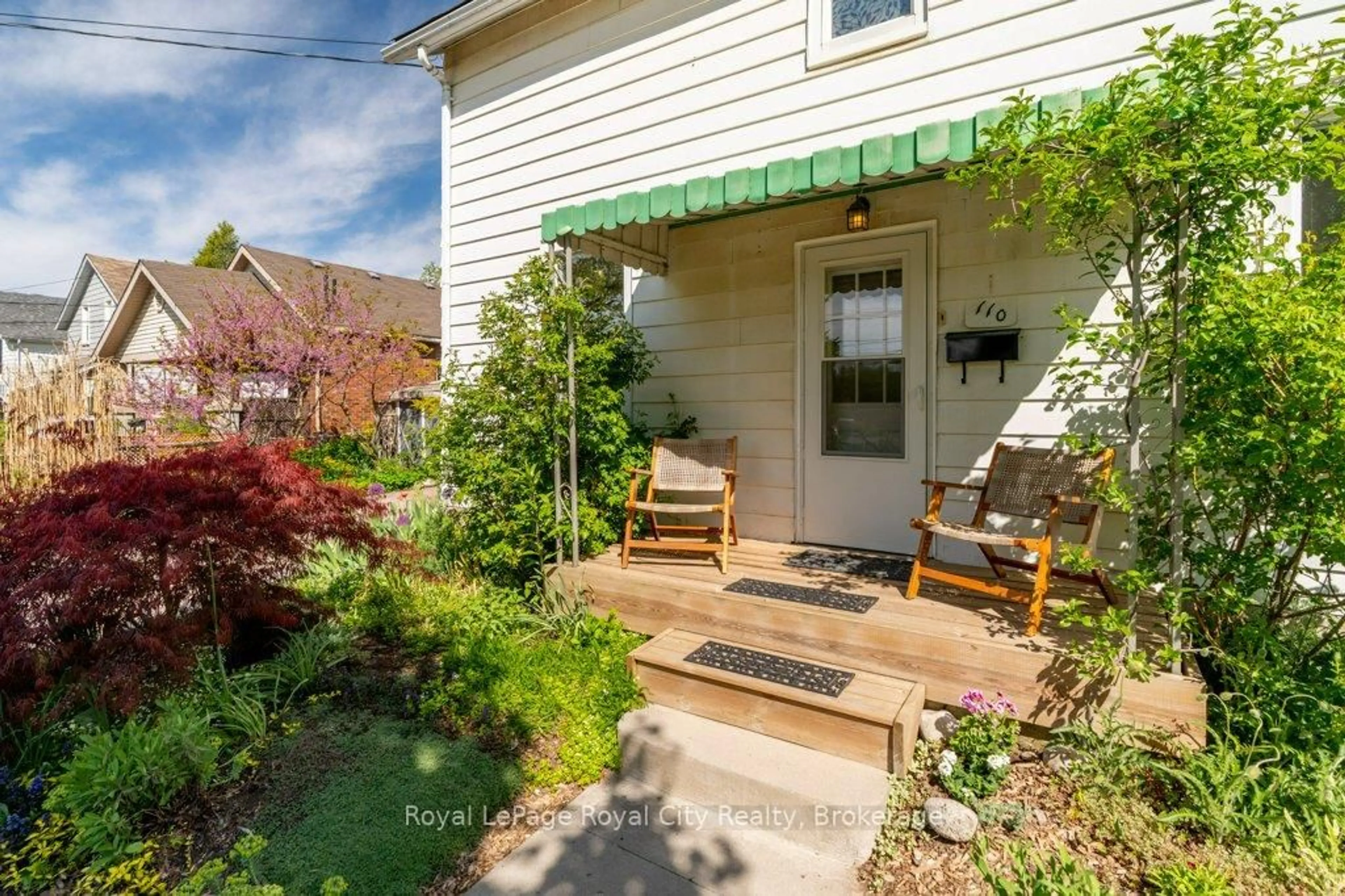 Patio, street for 110 York Rd, Guelph Ontario N1E 3E6