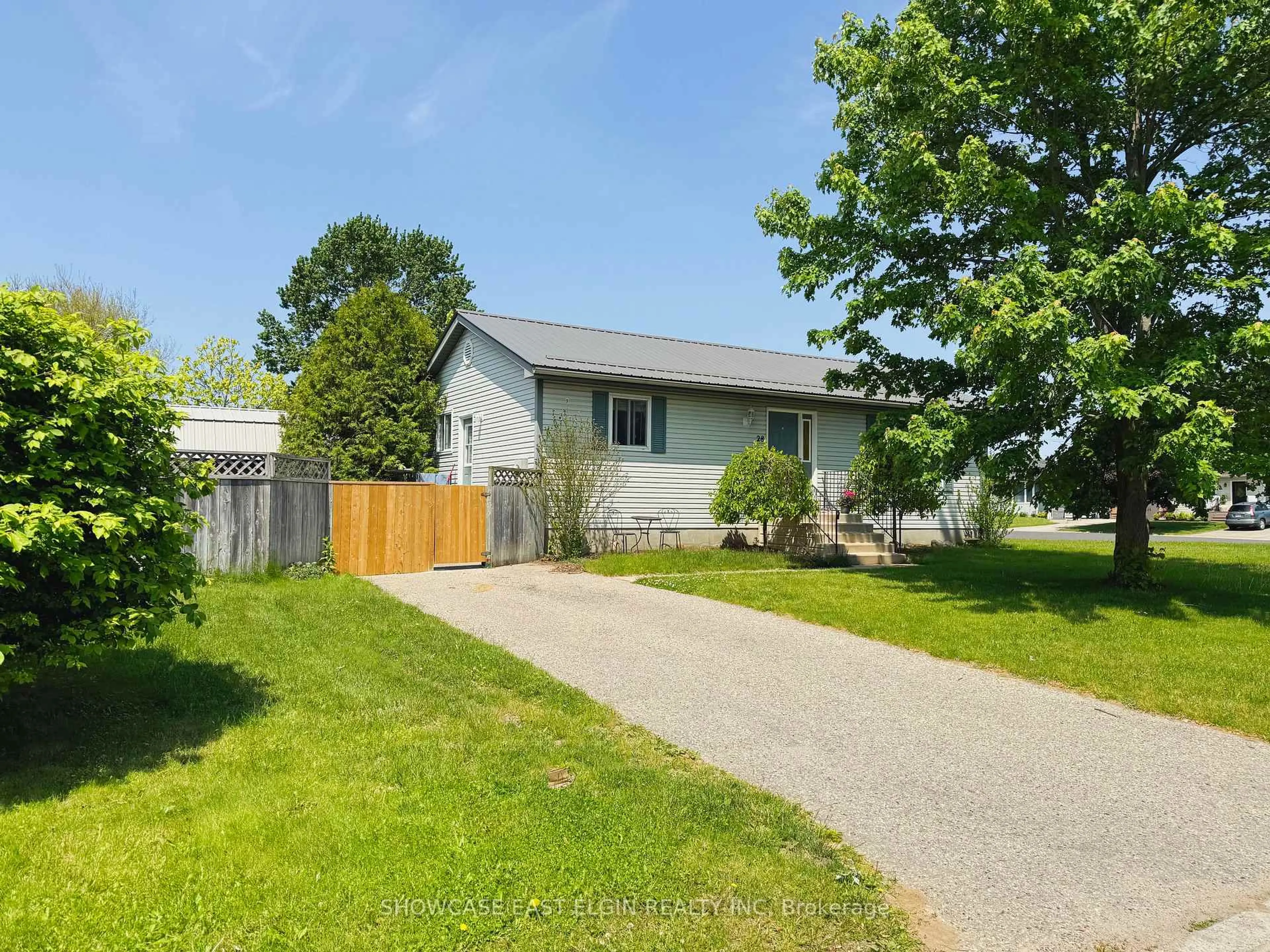 A pic from outside/outdoor area/front of a property/back of a property/a pic from drone, street for 28 Melanie Dr, Aylmer Ontario N5H 3G6
