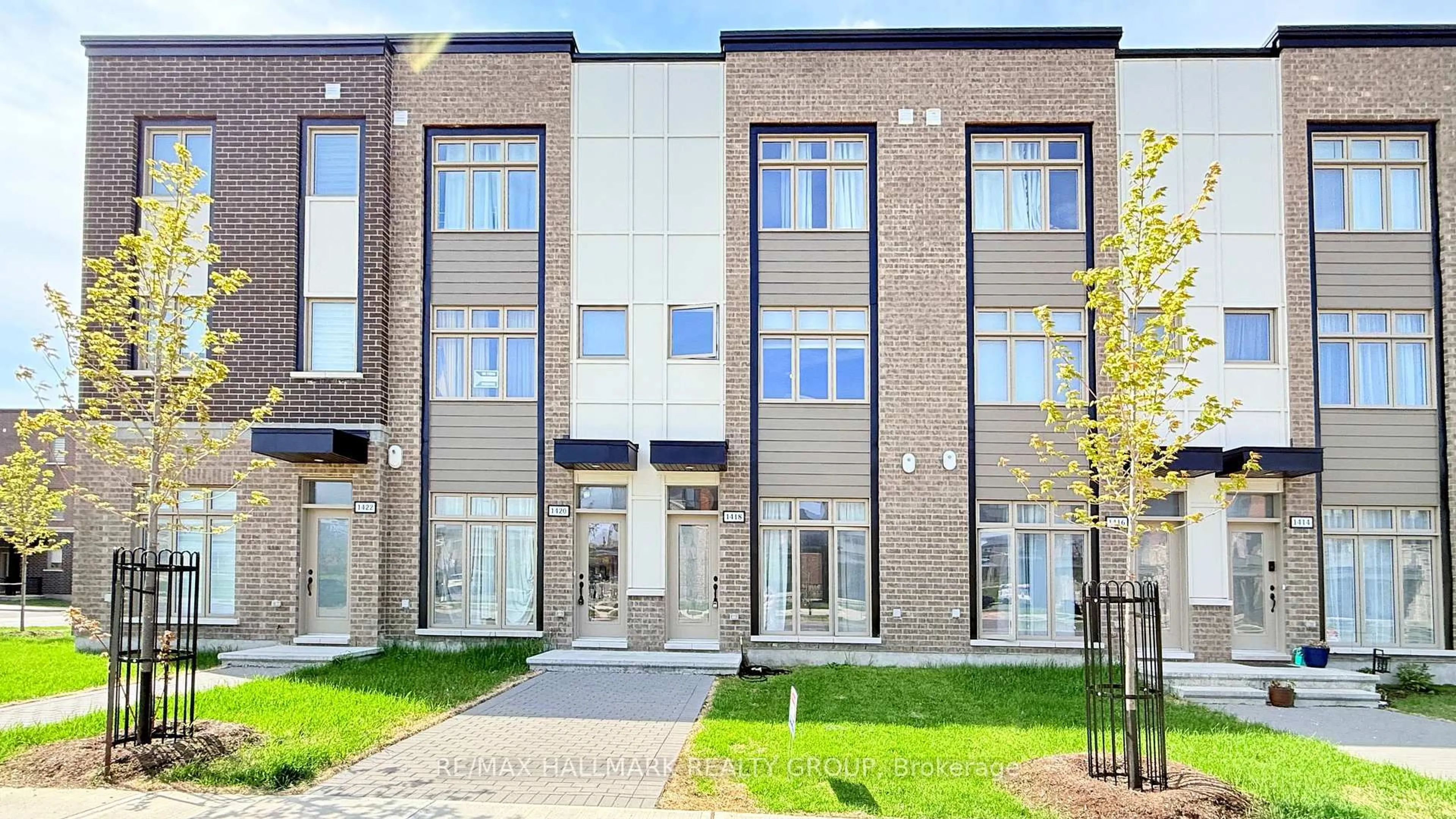 Home with brick exterior material, street for 1418 Hemlock Rd, Ottawa Ontario K1K 4A4