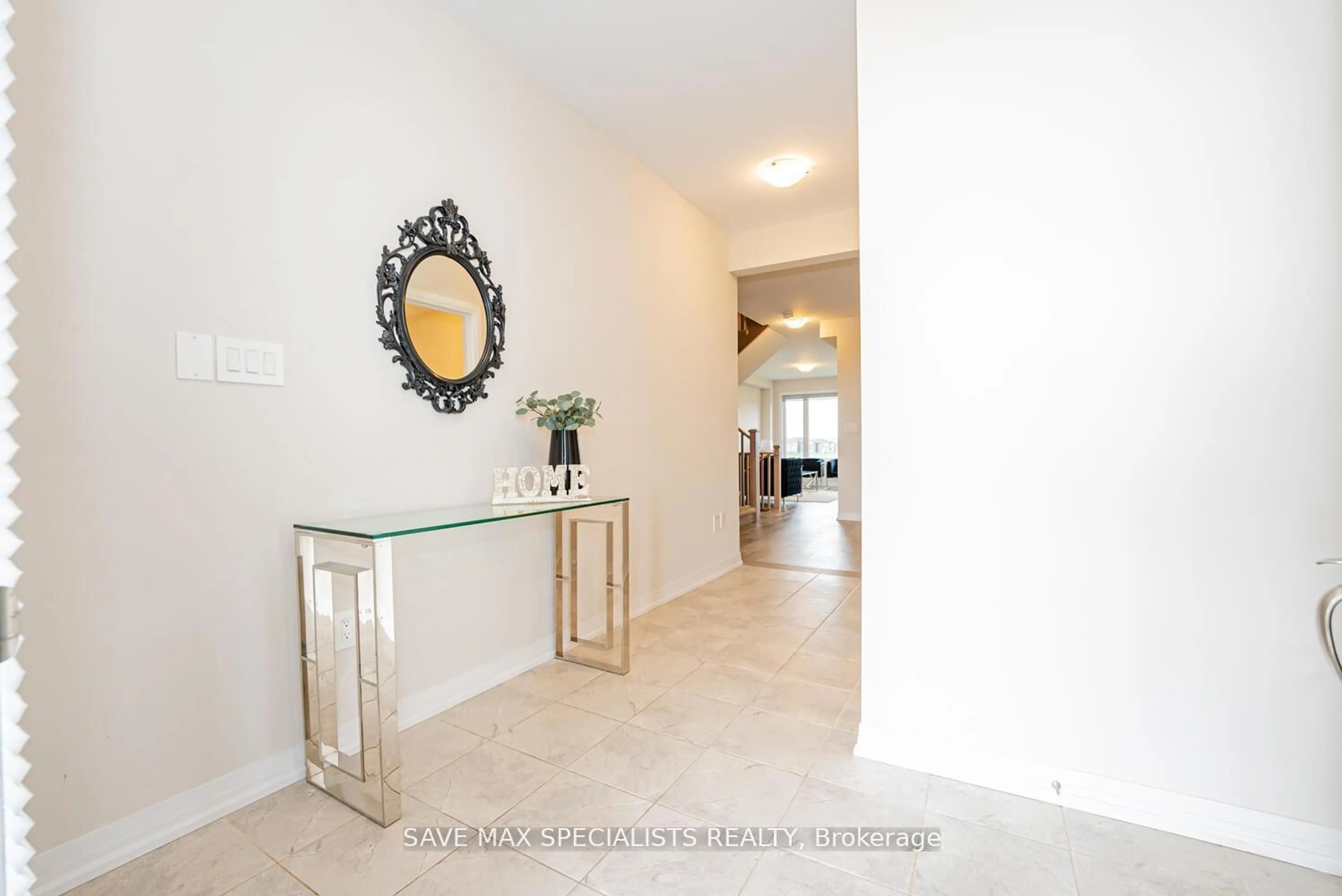 Indoor foyer for 298 Newman Dr, Cambridge Ontario N1S 0E1