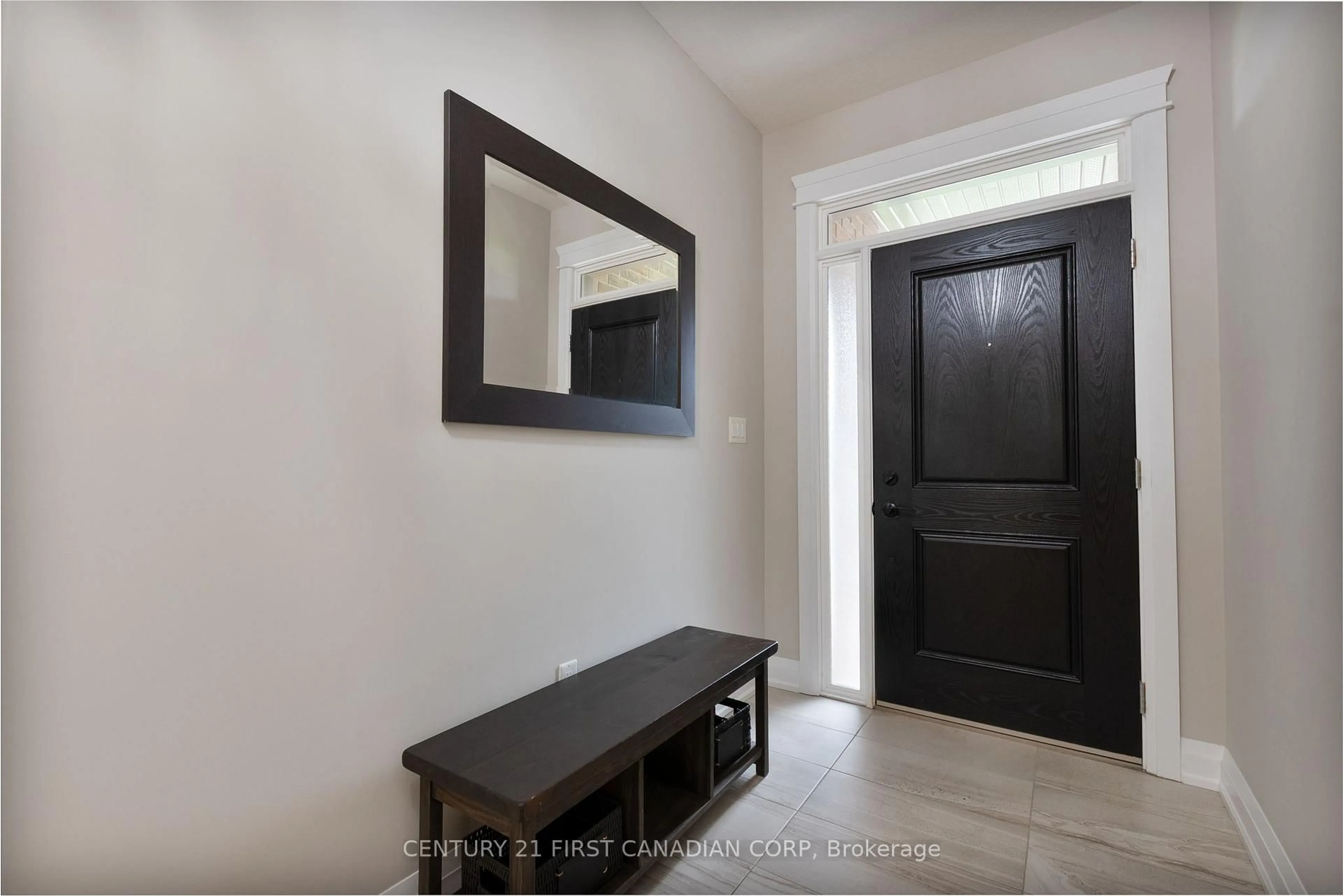 Indoor entryway for 52 Kemp Cres, Strathroy-Caradoc Ontario N7G 0G3