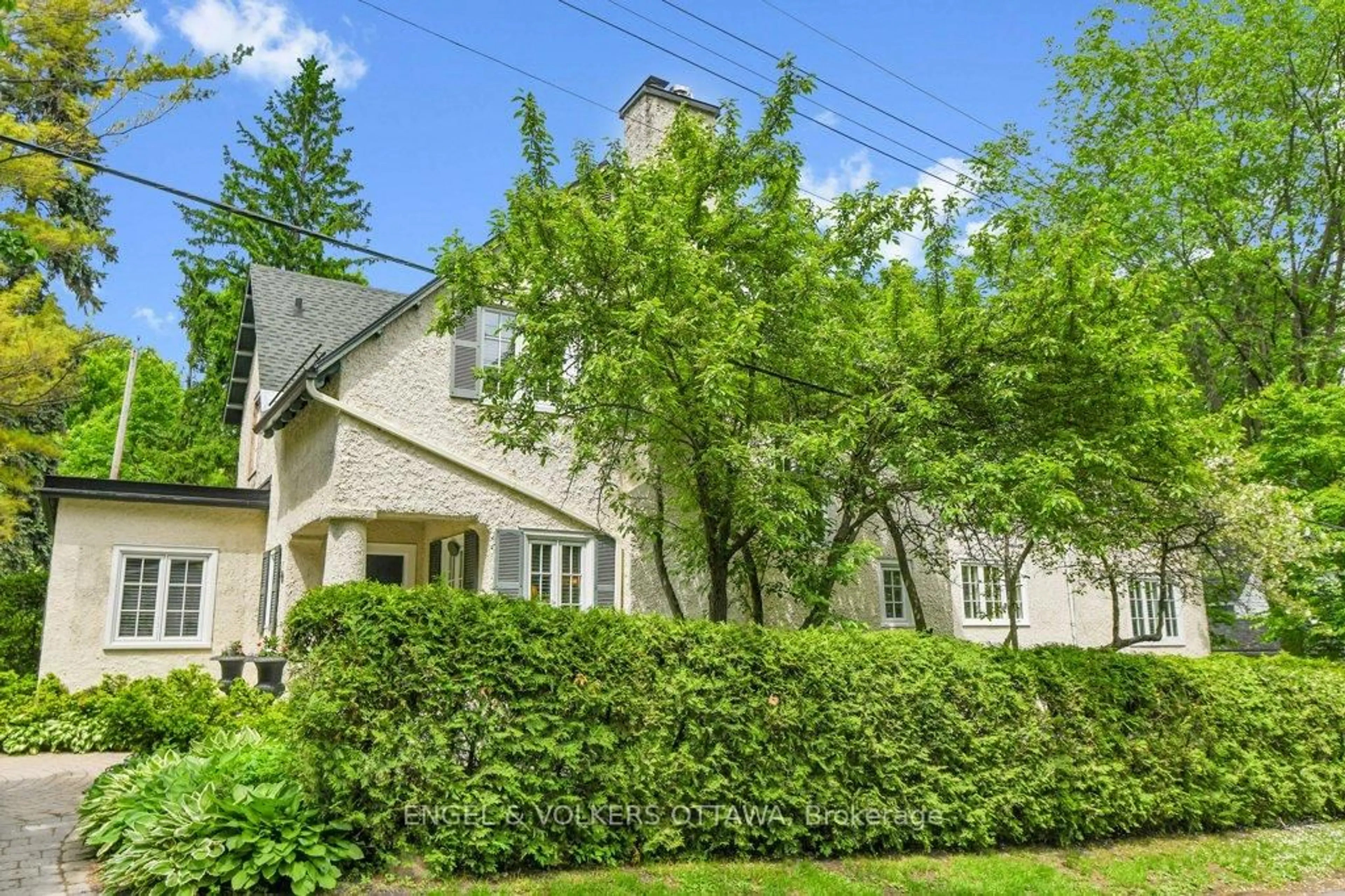 Unknown for 202 Cloverdale Rd, Ottawa Ontario K1M 0X2
