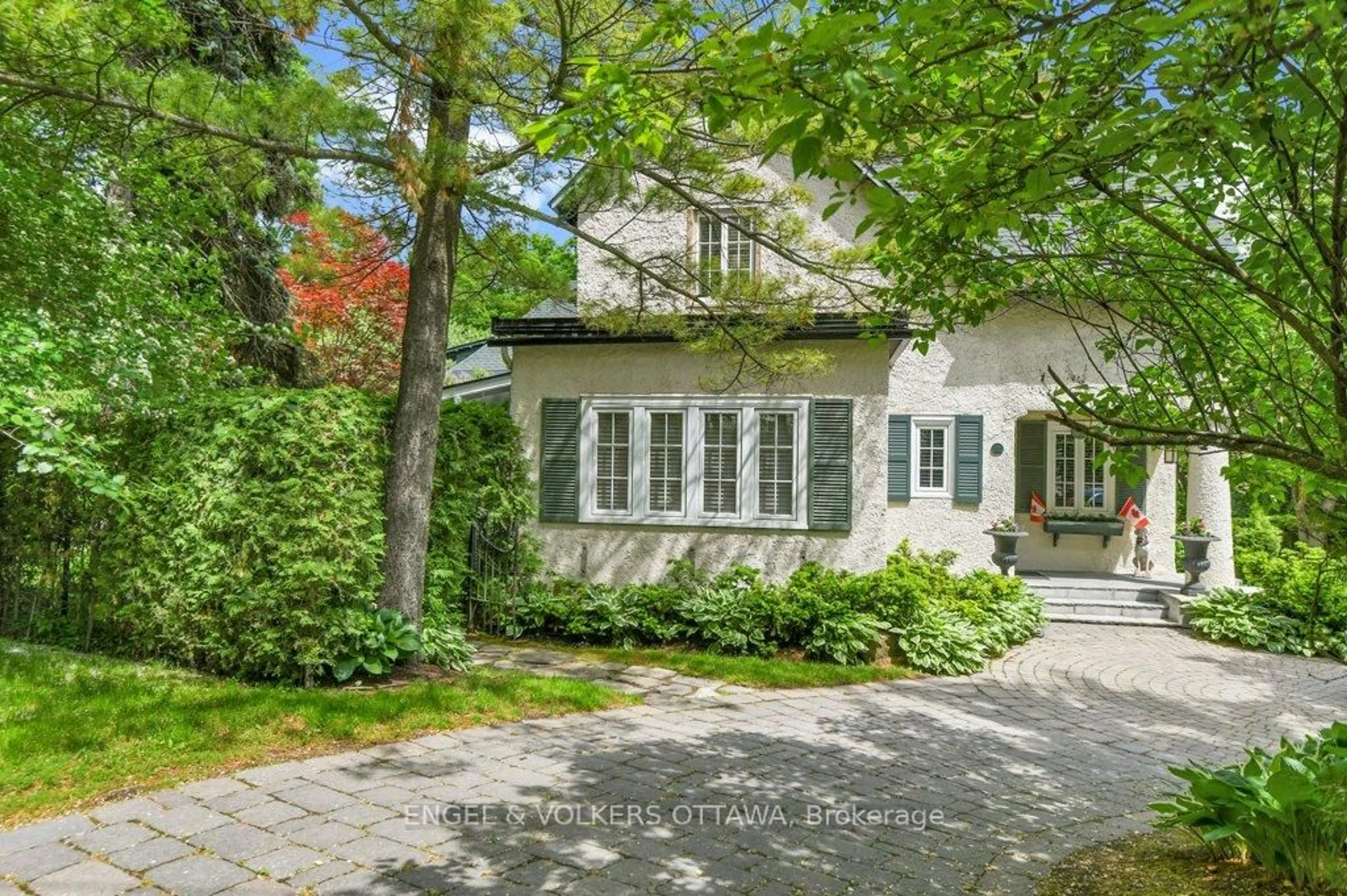Unknown for 202 Cloverdale Rd, Ottawa Ontario K1M 0X2