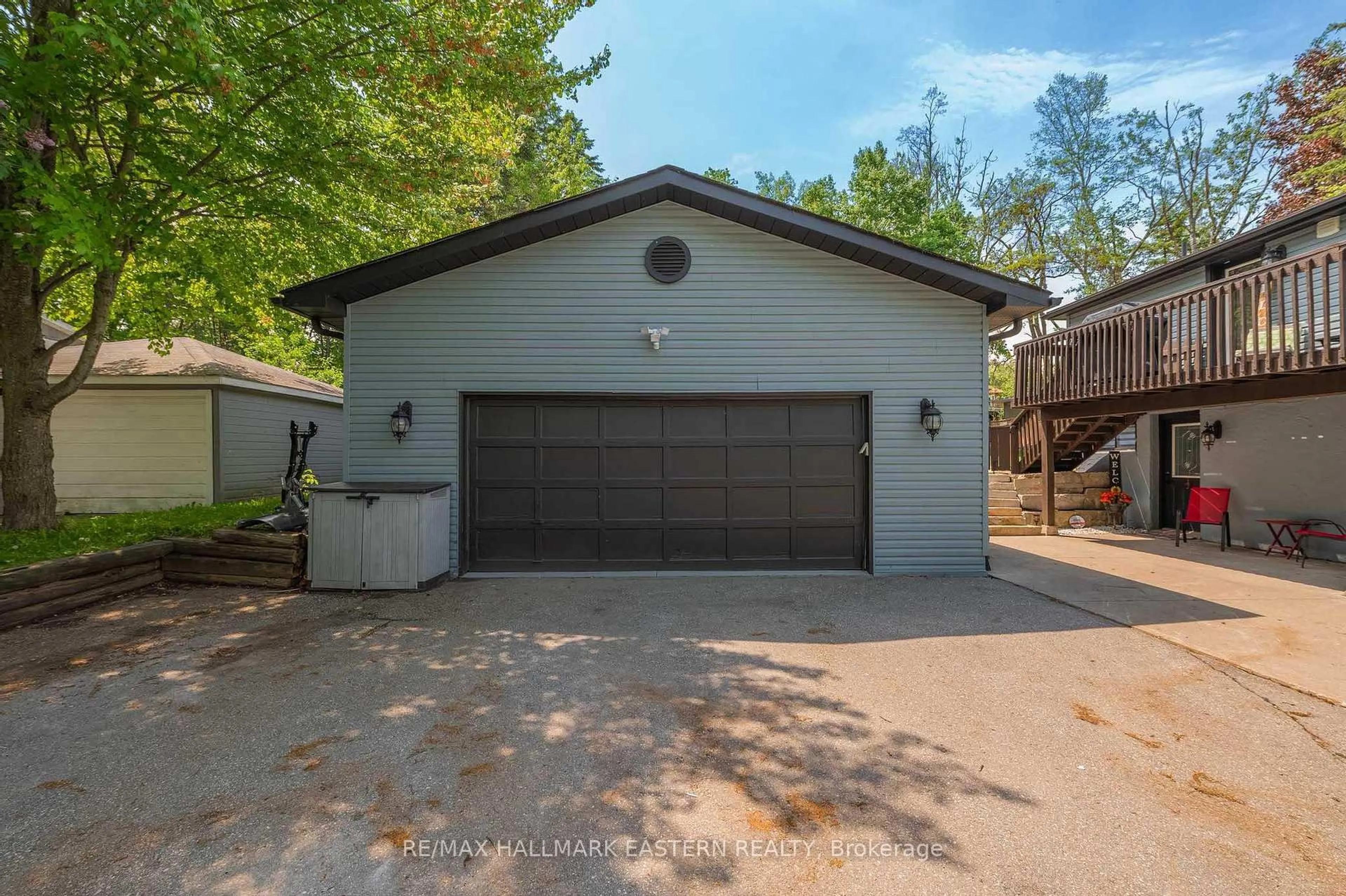Indoor garage for 25 Lawrence St, Kawartha Lakes Ontario K9J 6X3