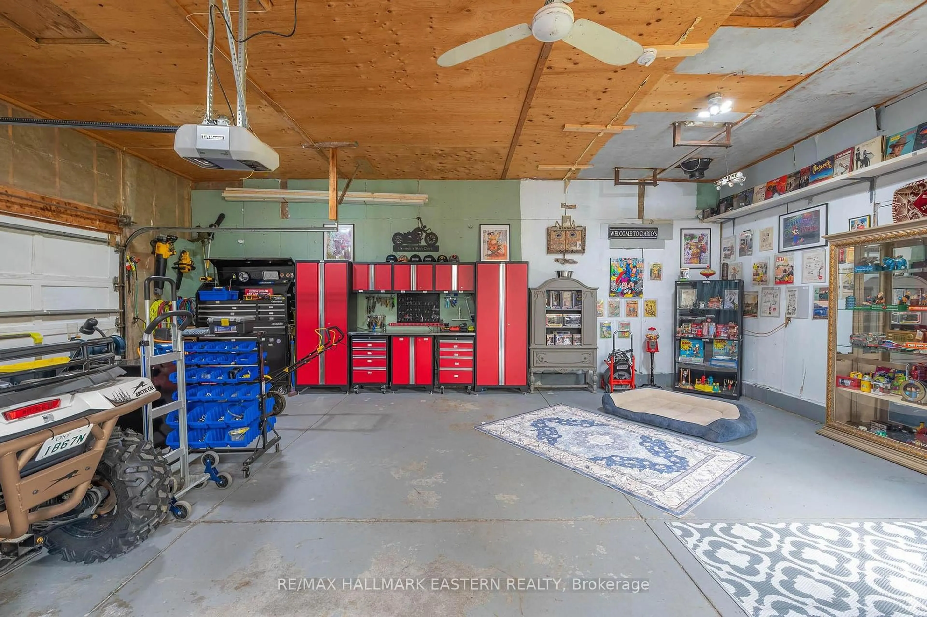 Indoor garage for 25 Lawrence St, Kawartha Lakes Ontario K9J 6X3