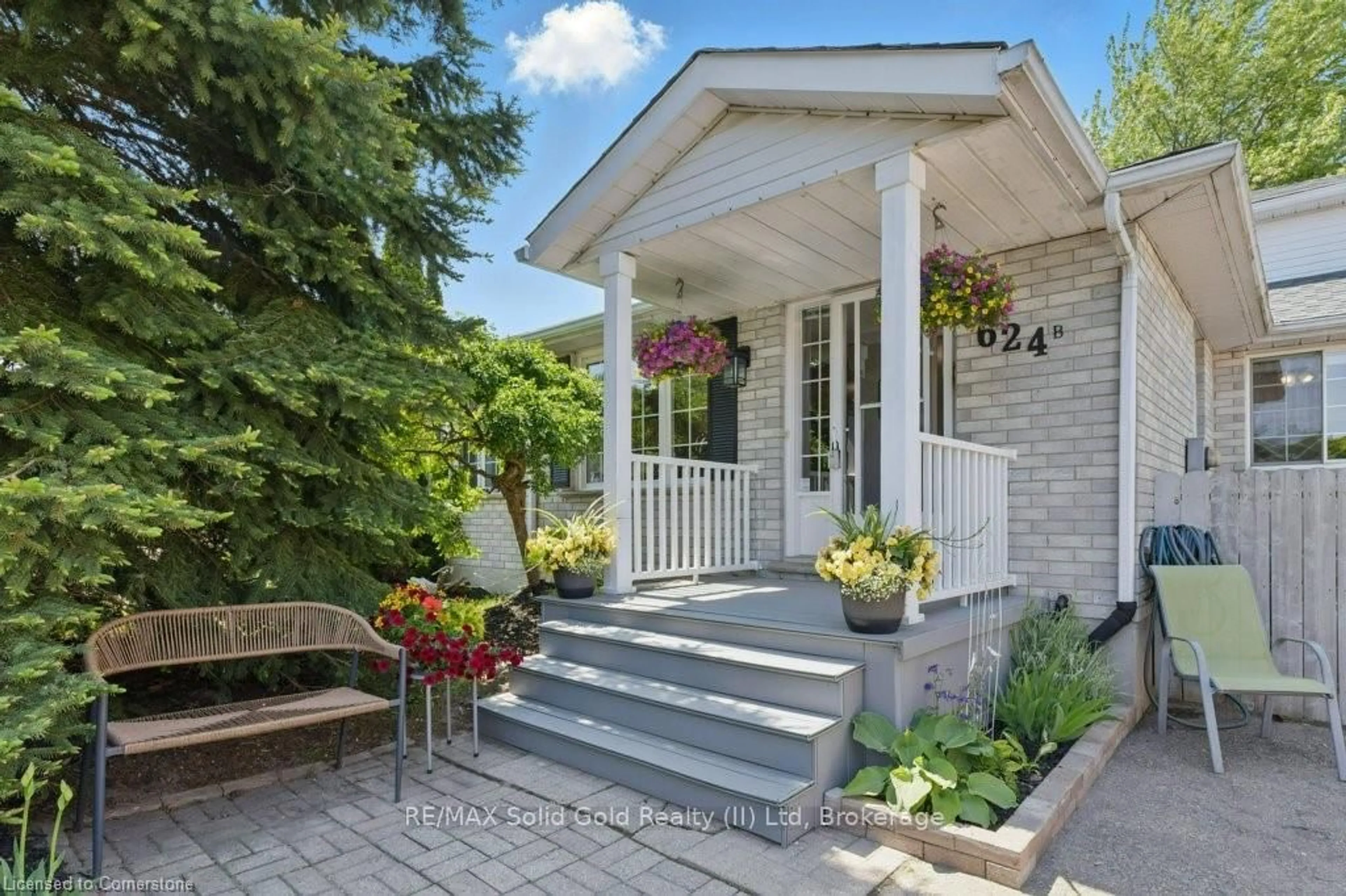 Patio, street for 624 Settlersfield Crt #B, Waterloo Ontario N2T 2K7