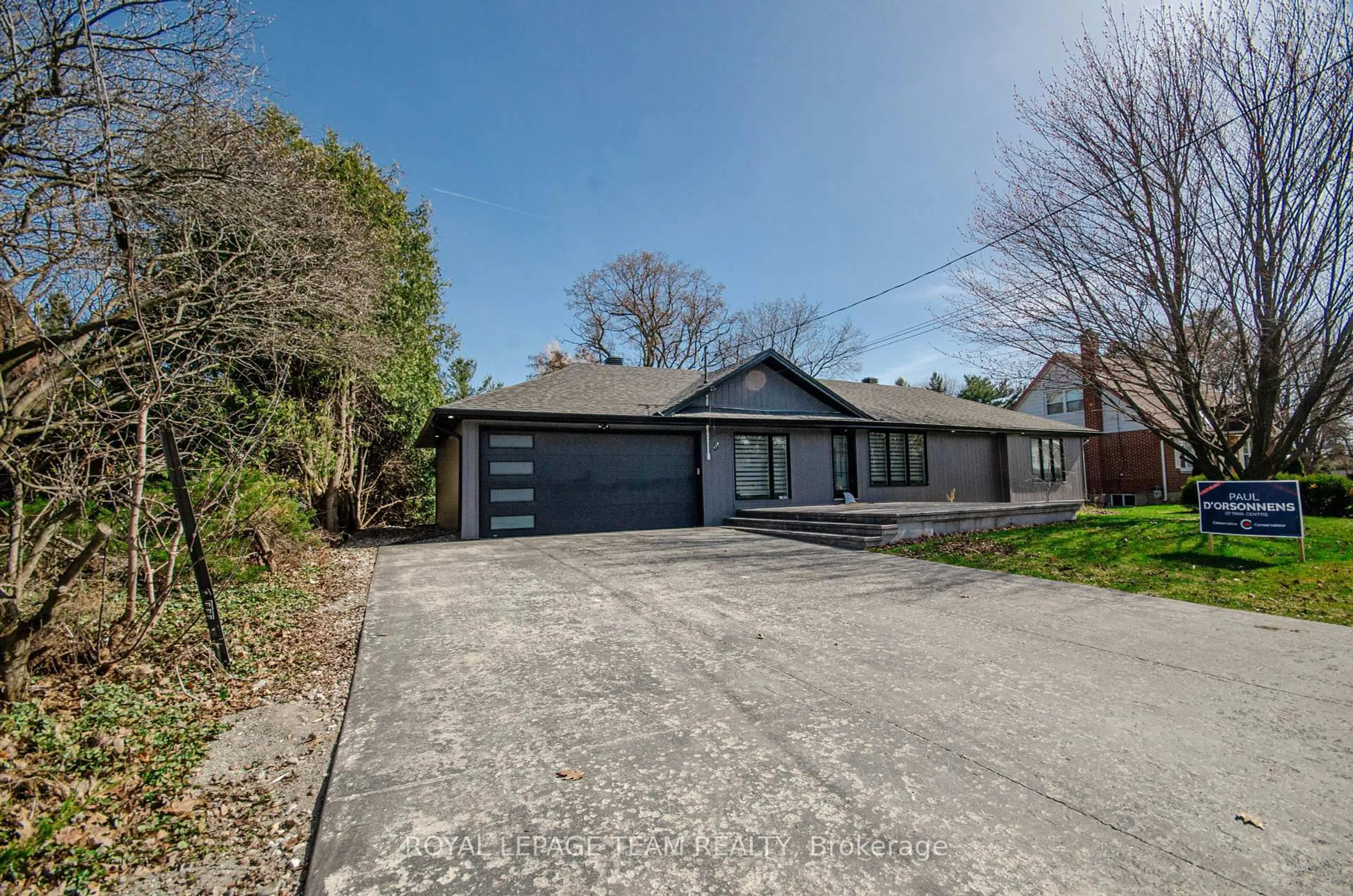 A pic from outside/outdoor area/front of a property/back of a property/a pic from drone, street for 1373 NORMANDY Cres, Ottawa Ontario K2C 0N4