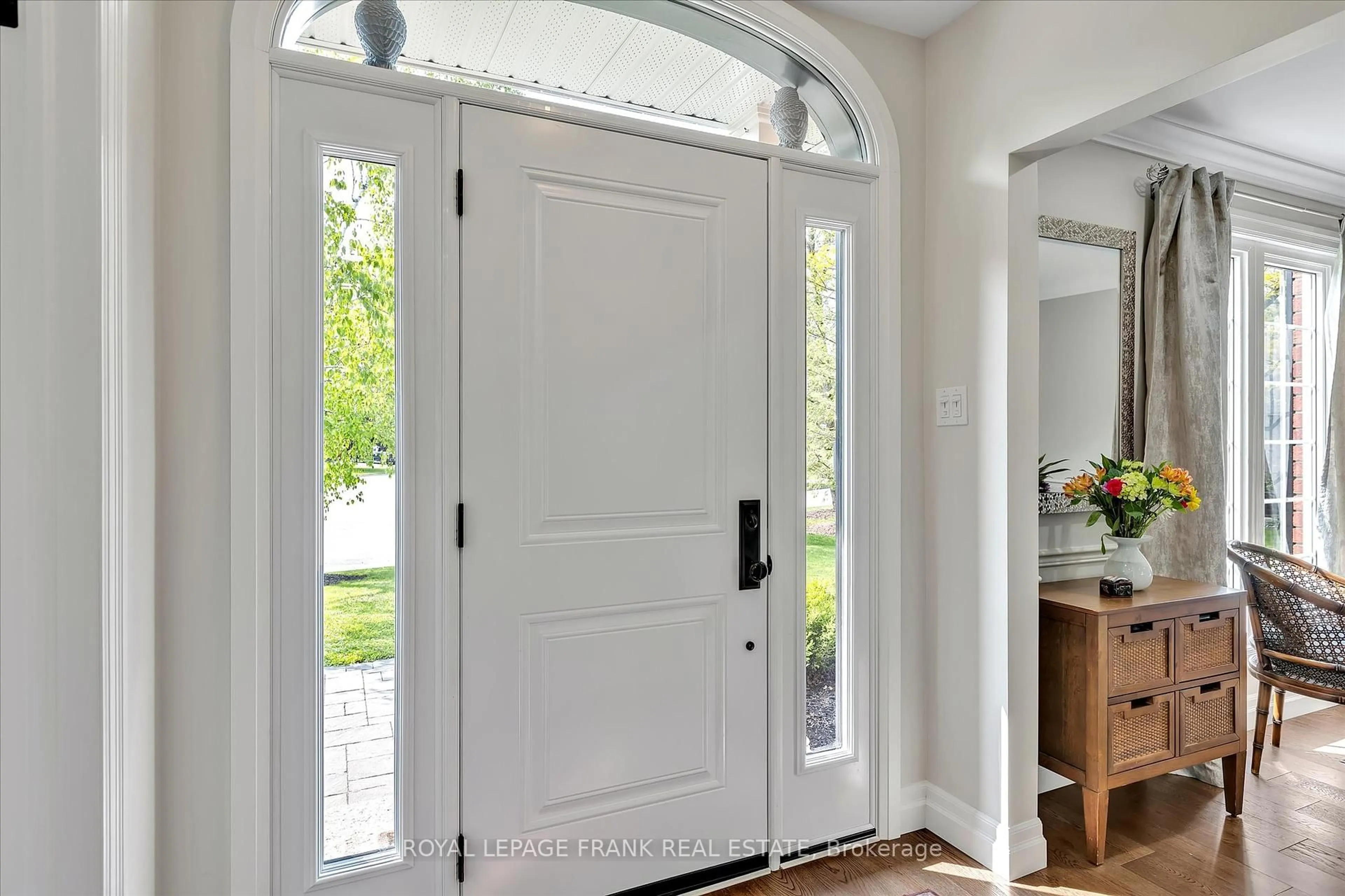 Indoor entryway for 1683 Champlain Dr, Peterborough North Ontario K9L 1W2