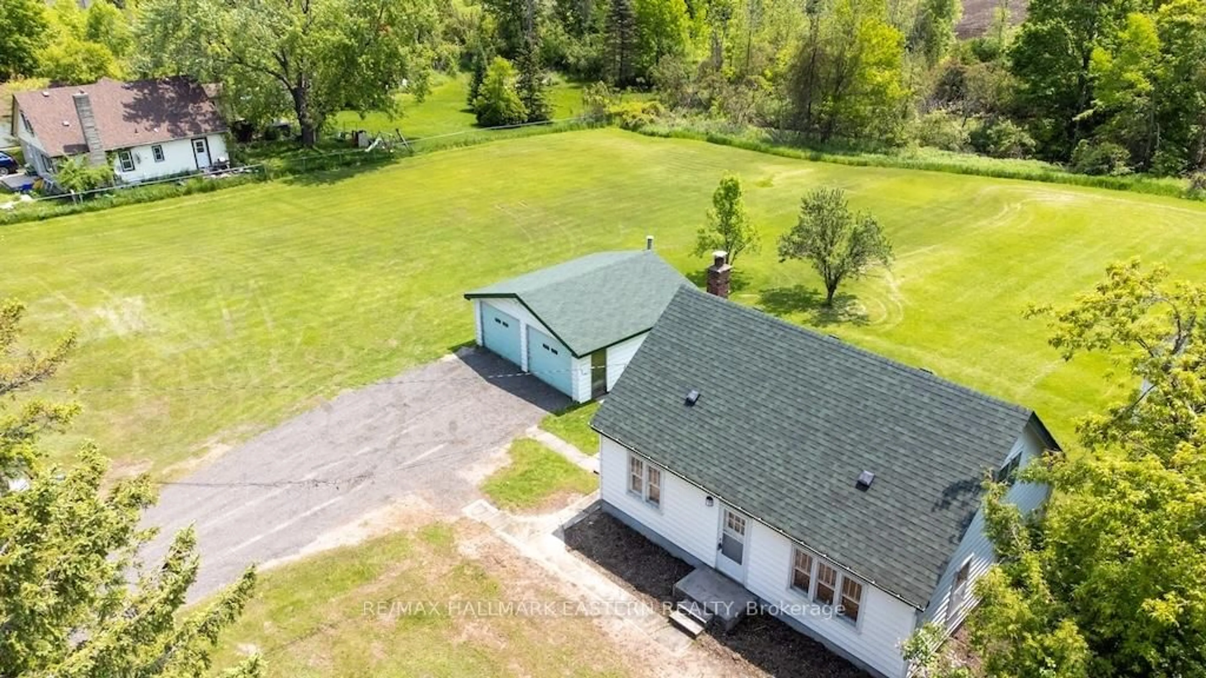 A pic from outside/outdoor area/front of a property/back of a property/a pic from drone, building for 2449 Lansdowne St, Cavan Monaghan Ontario K9J 6X4