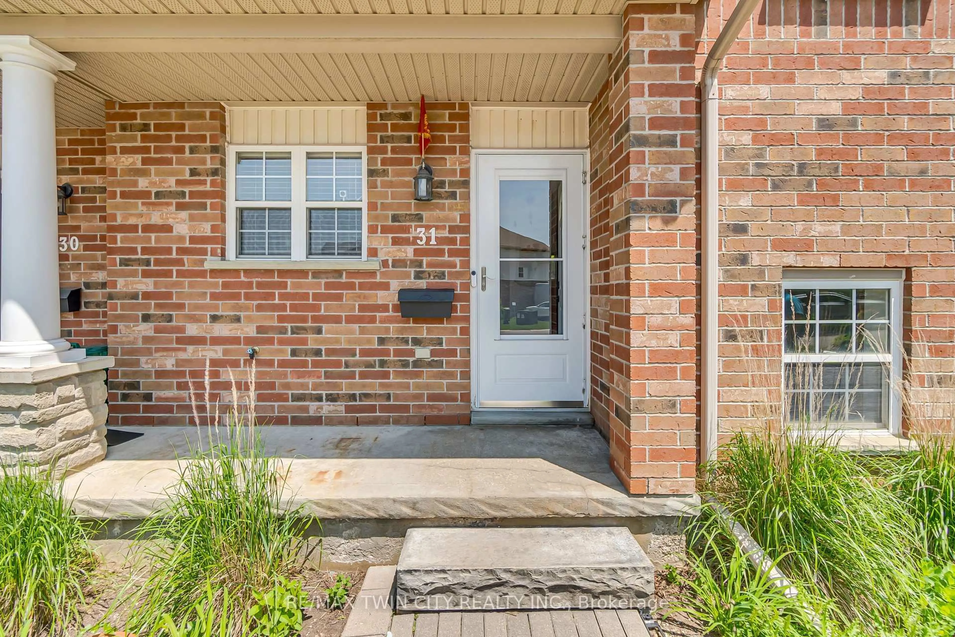 Indoor entryway for 400 Wilson Ave #31, Kitchener Ontario N2C 2S1