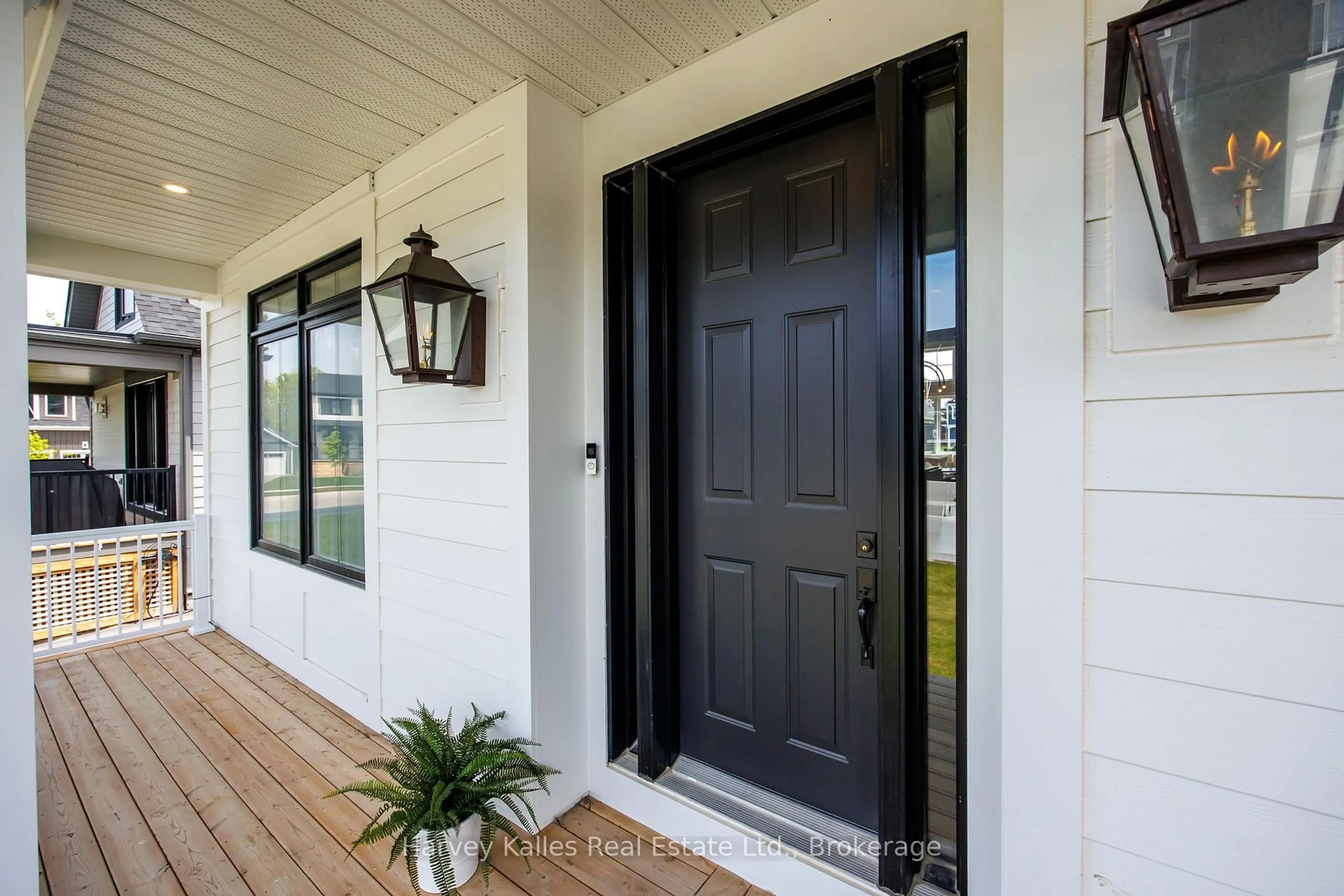Indoor entryway for 113 Black Willow Cres, Blue Mountains Ontario L9Y 5L8