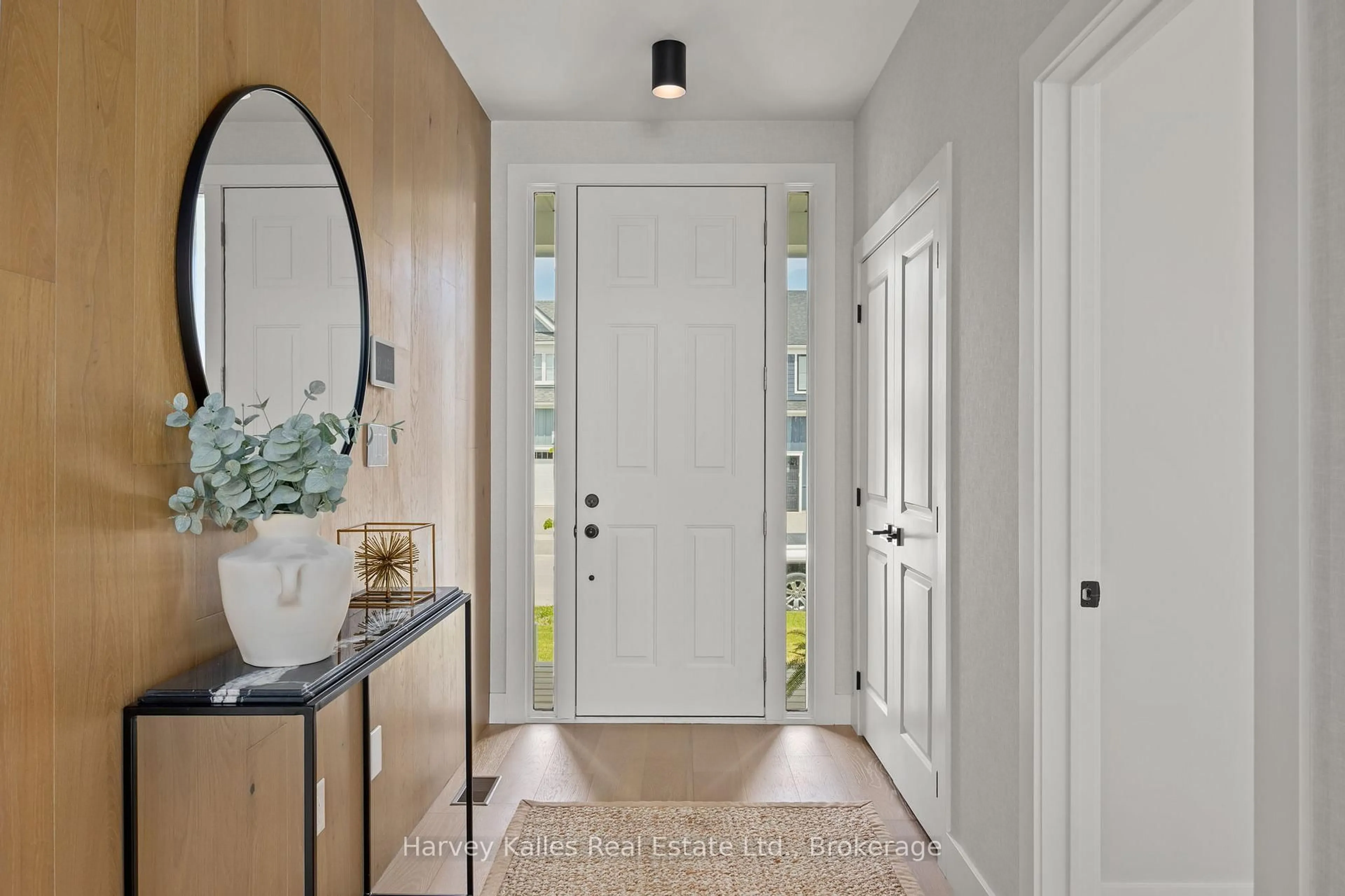 Indoor entryway for 113 Black Willow Cres, Blue Mountains Ontario L9Y 5L8