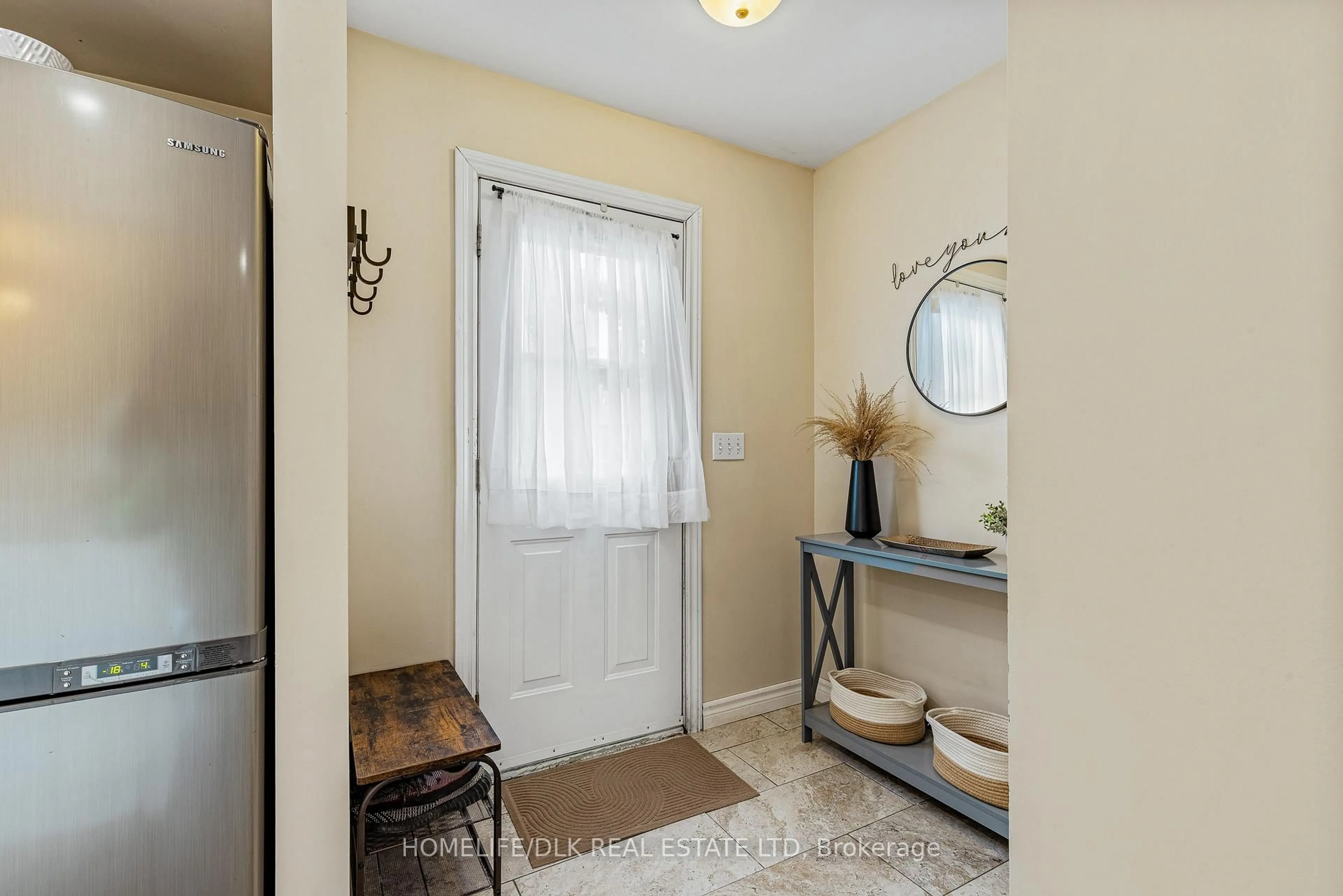 Indoor entryway for 1211 Millwood Ave #77, Brockville Ontario K6V 6J4