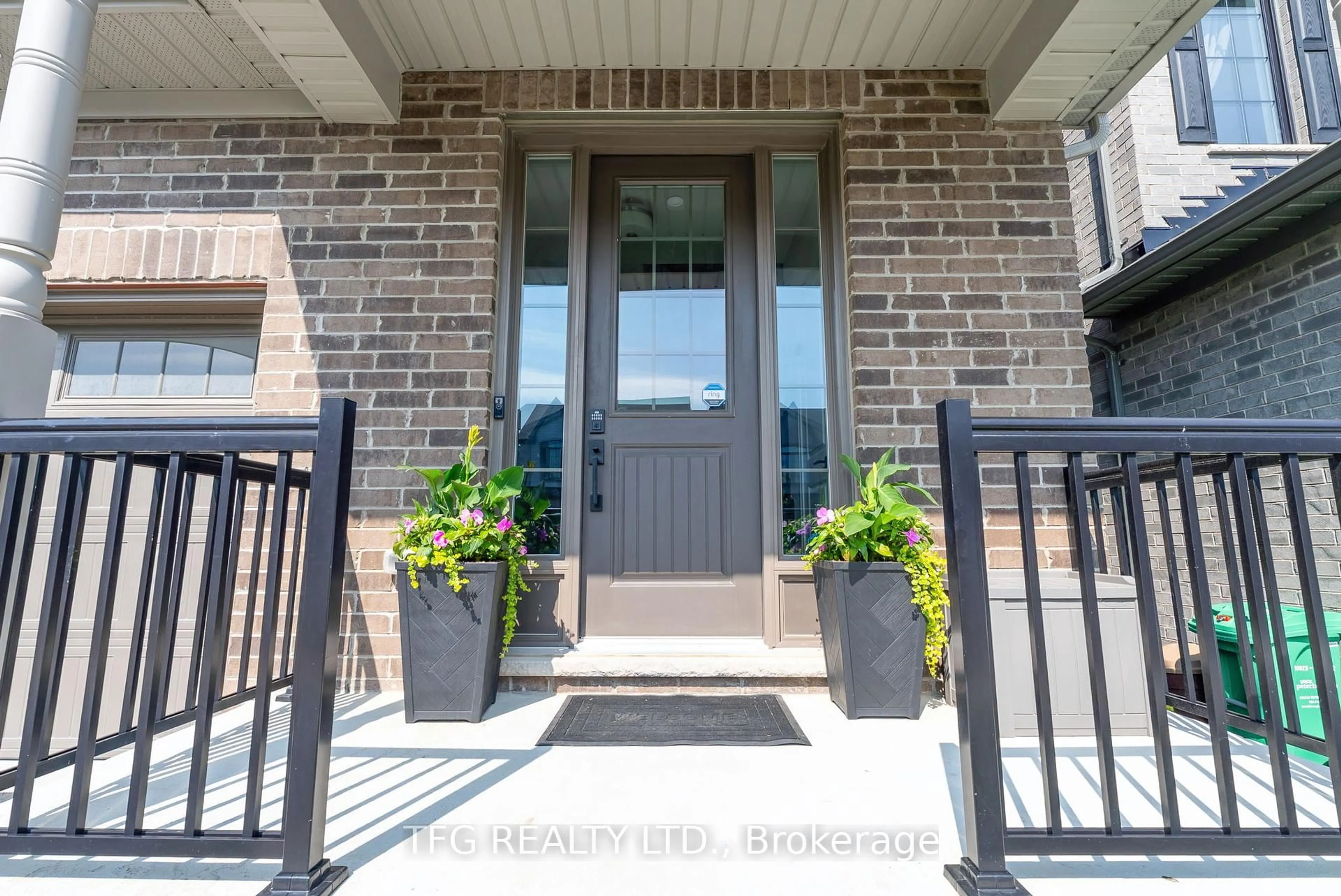 Indoor entryway for 522 Macintosh Grve, Peterborough North Ontario K9H 0K1