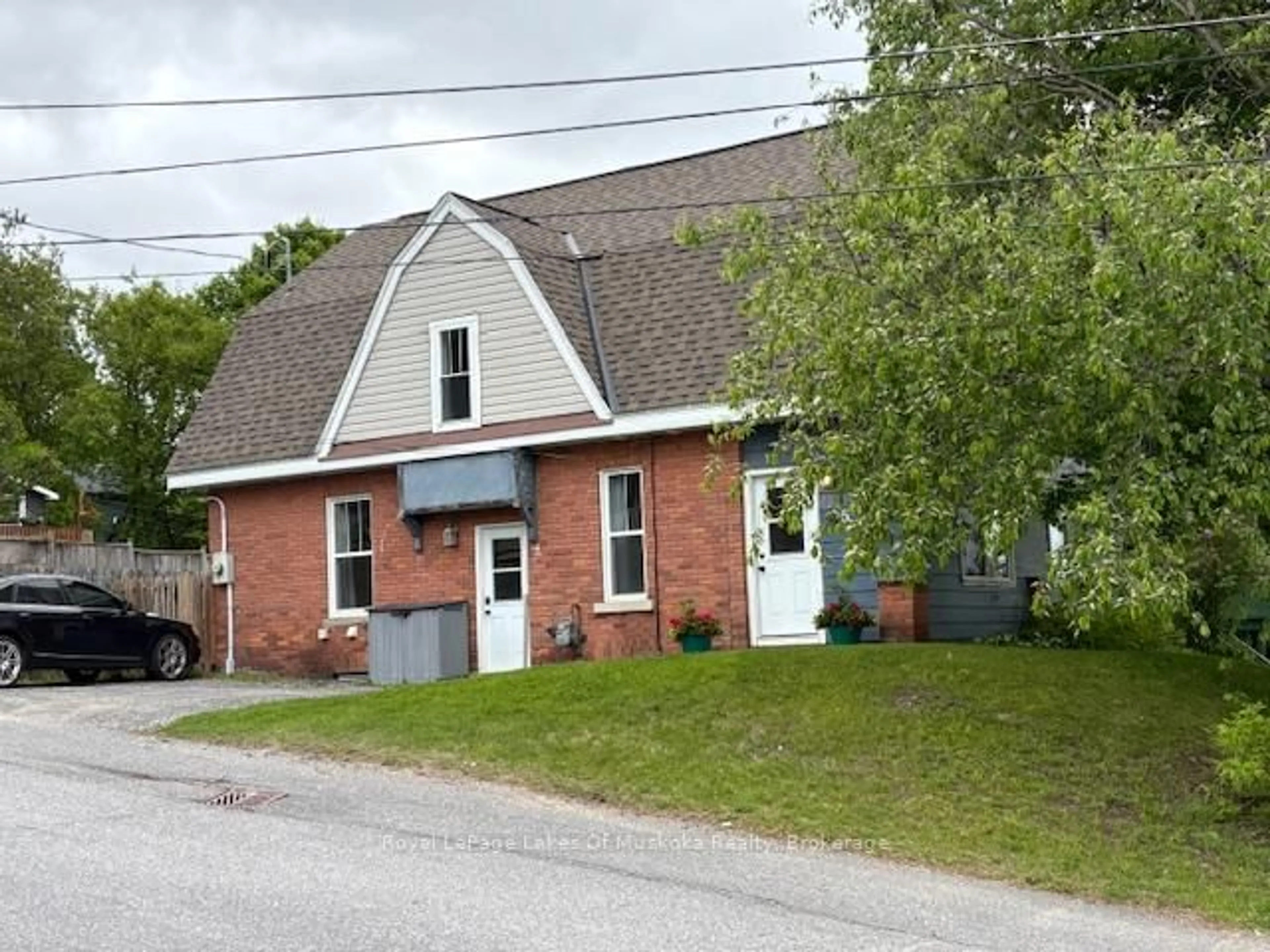 Unknown for 15 Lorne St, Huntsville Ontario P1H 1V6
