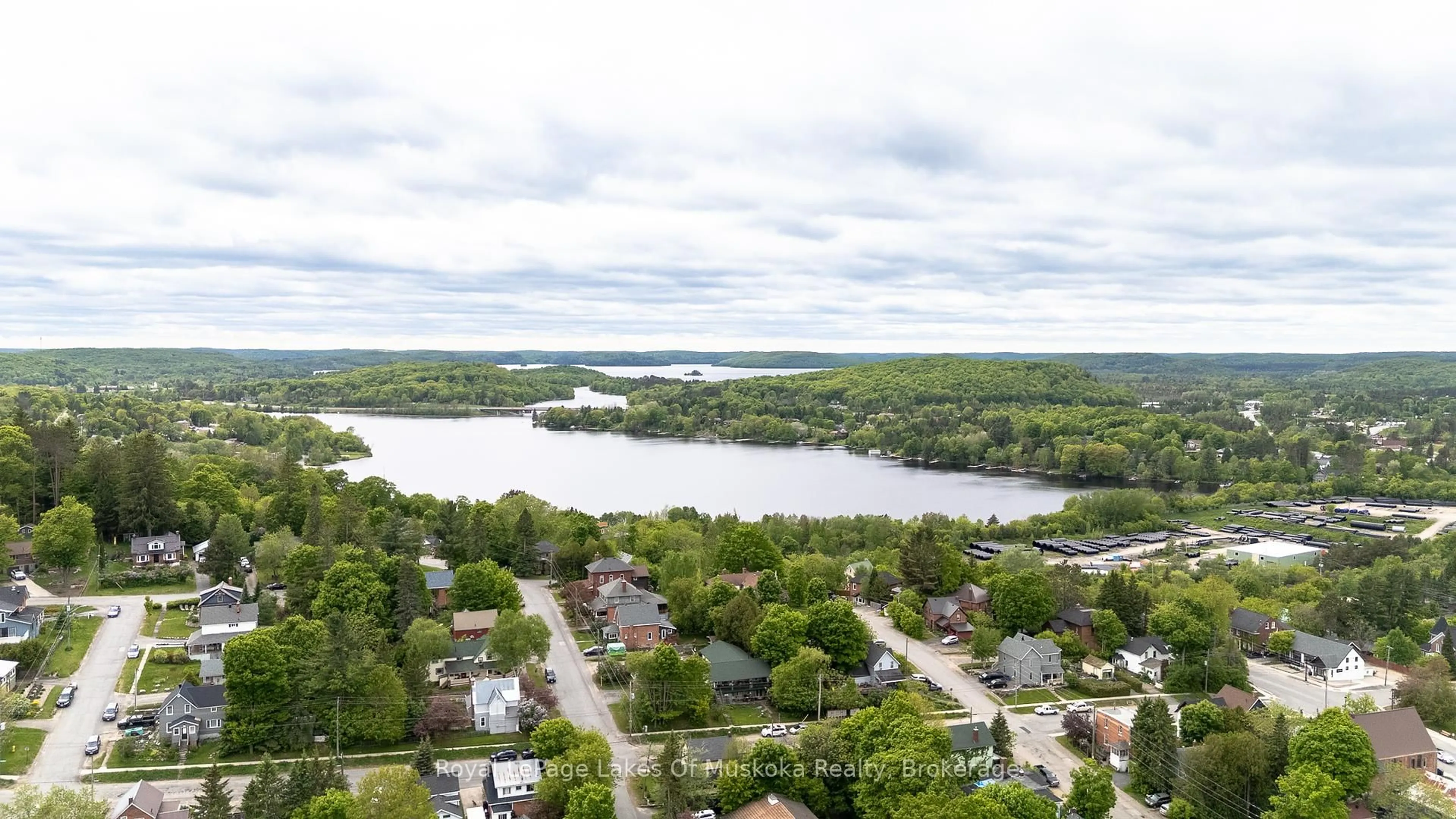 A pic from outside/outdoor area/front of a property/back of a property/a pic from drone, water/lake/river/ocean view for 15 Lorne St, Huntsville Ontario P1H 1V6