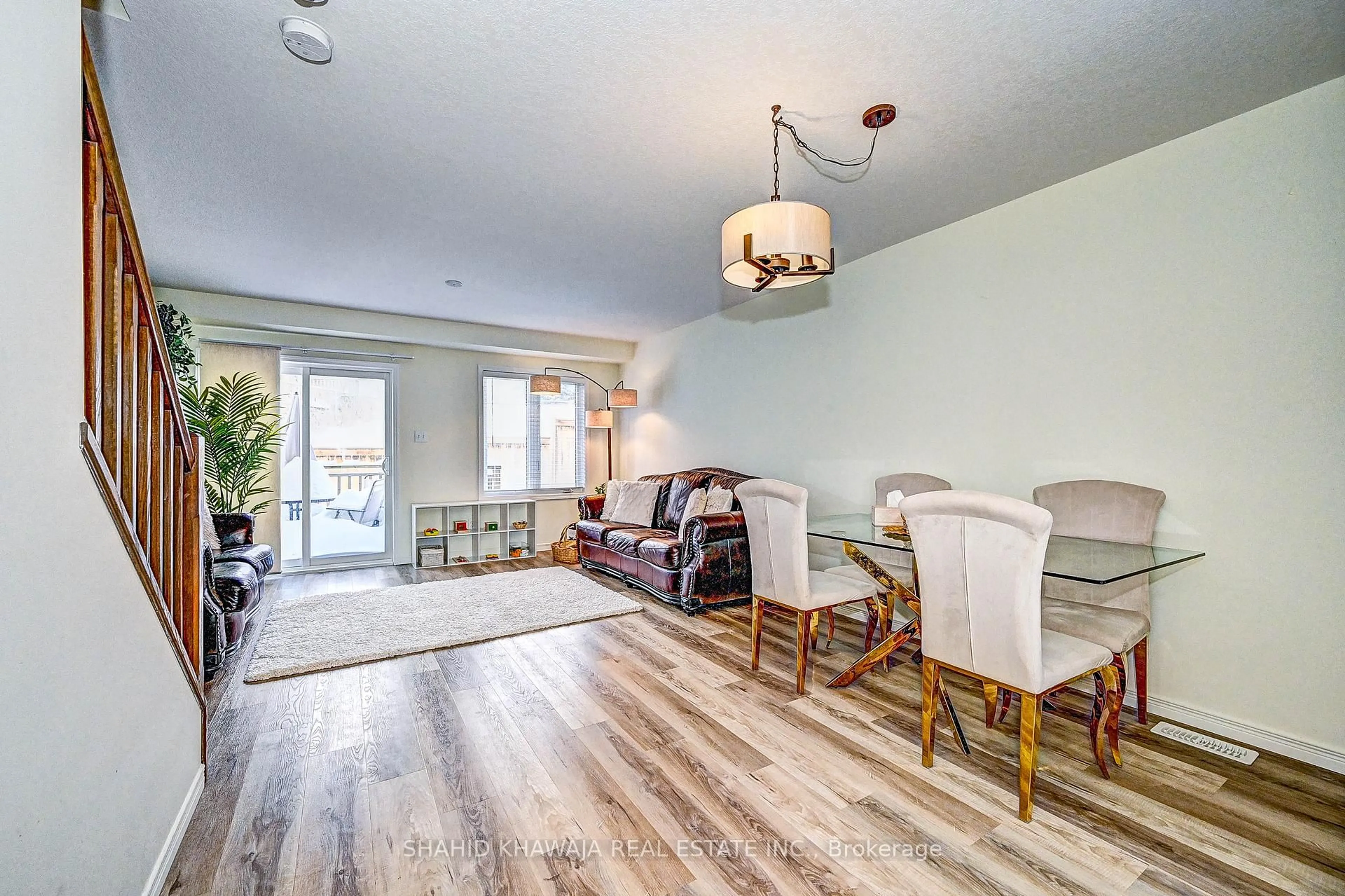 Living room with furniture, wood/laminate floor for 350 Dundas St #29, Cambridge Ontario N1R 5S2