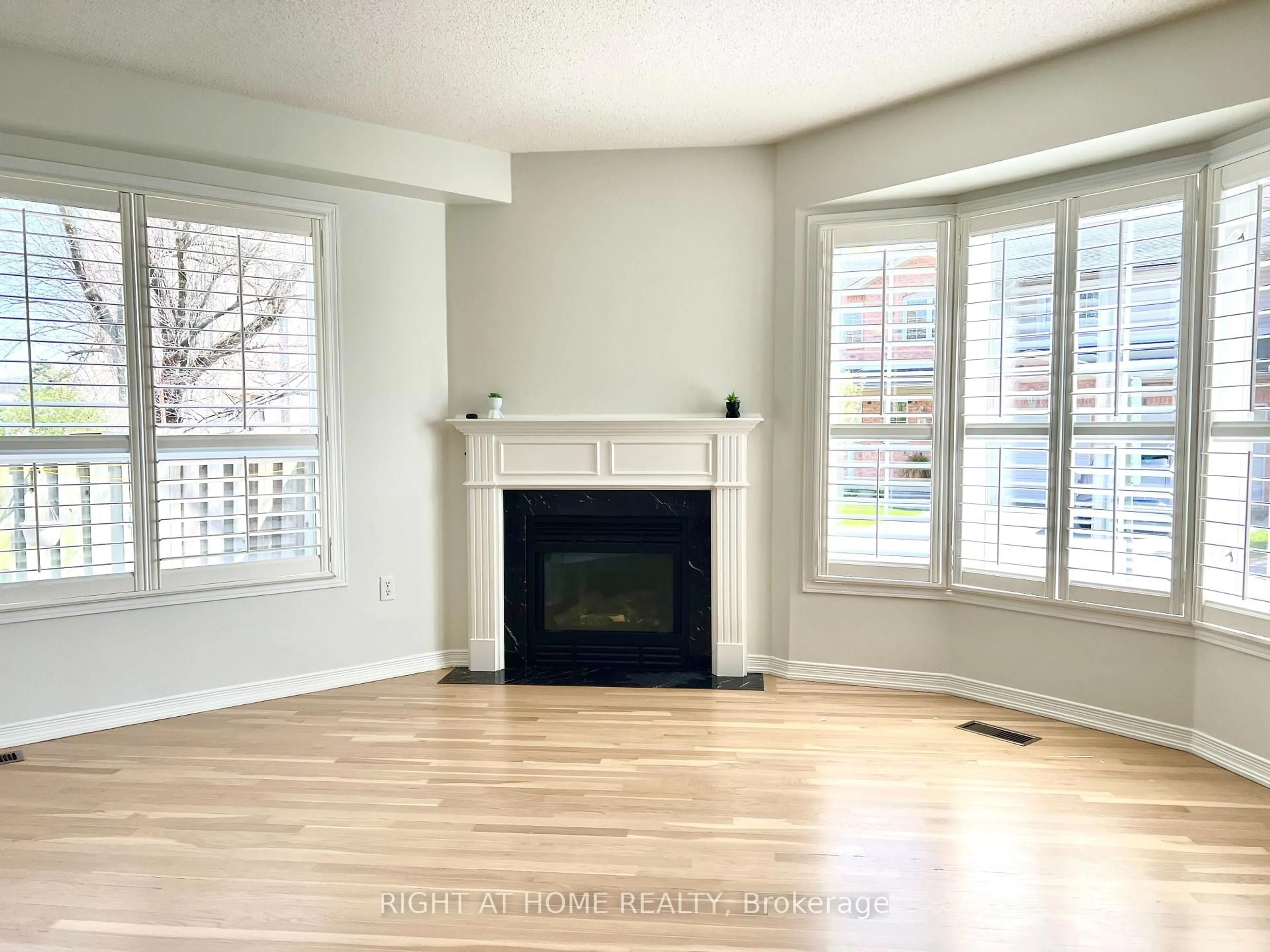 A pic of a room for 485 Green Rd #15, Hamilton Ontario L8E 6A9