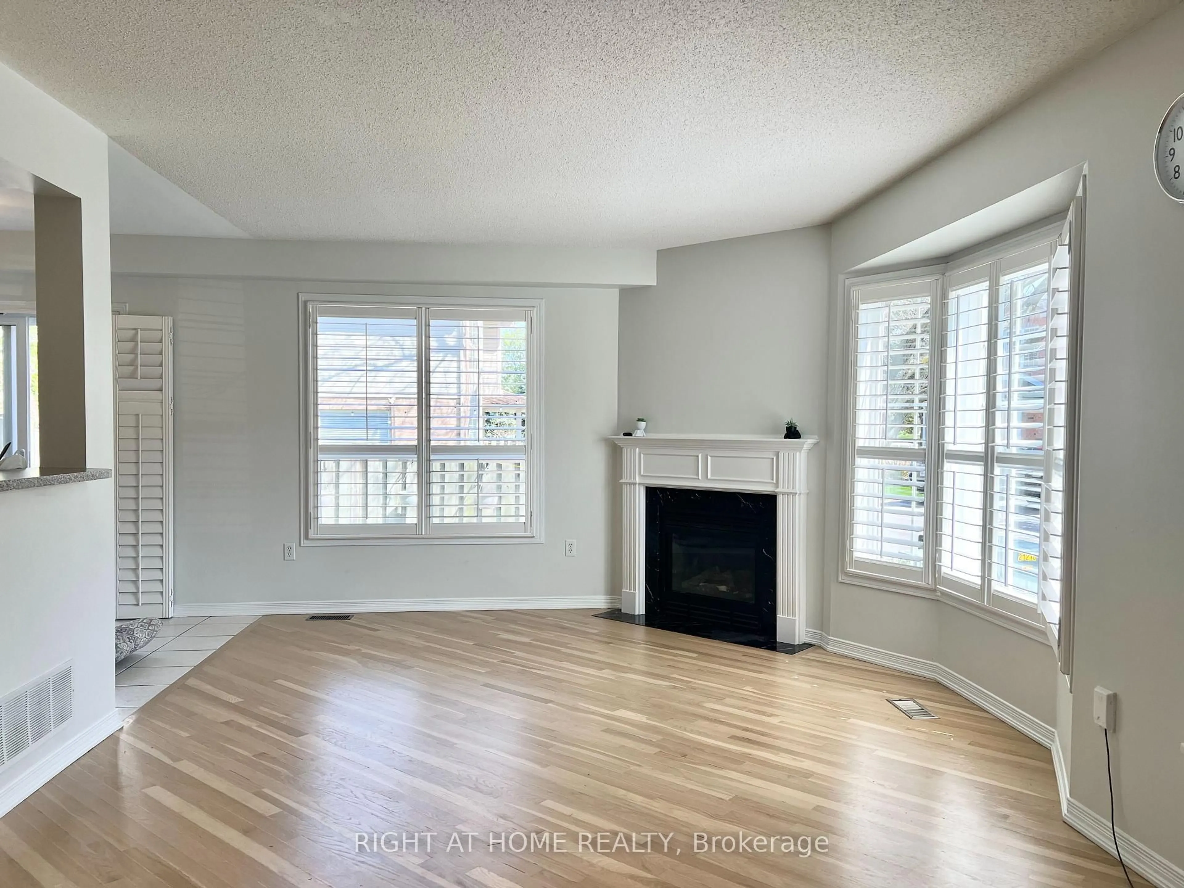 A pic of a room for 485 Green Rd #15, Hamilton Ontario L8E 6A9
